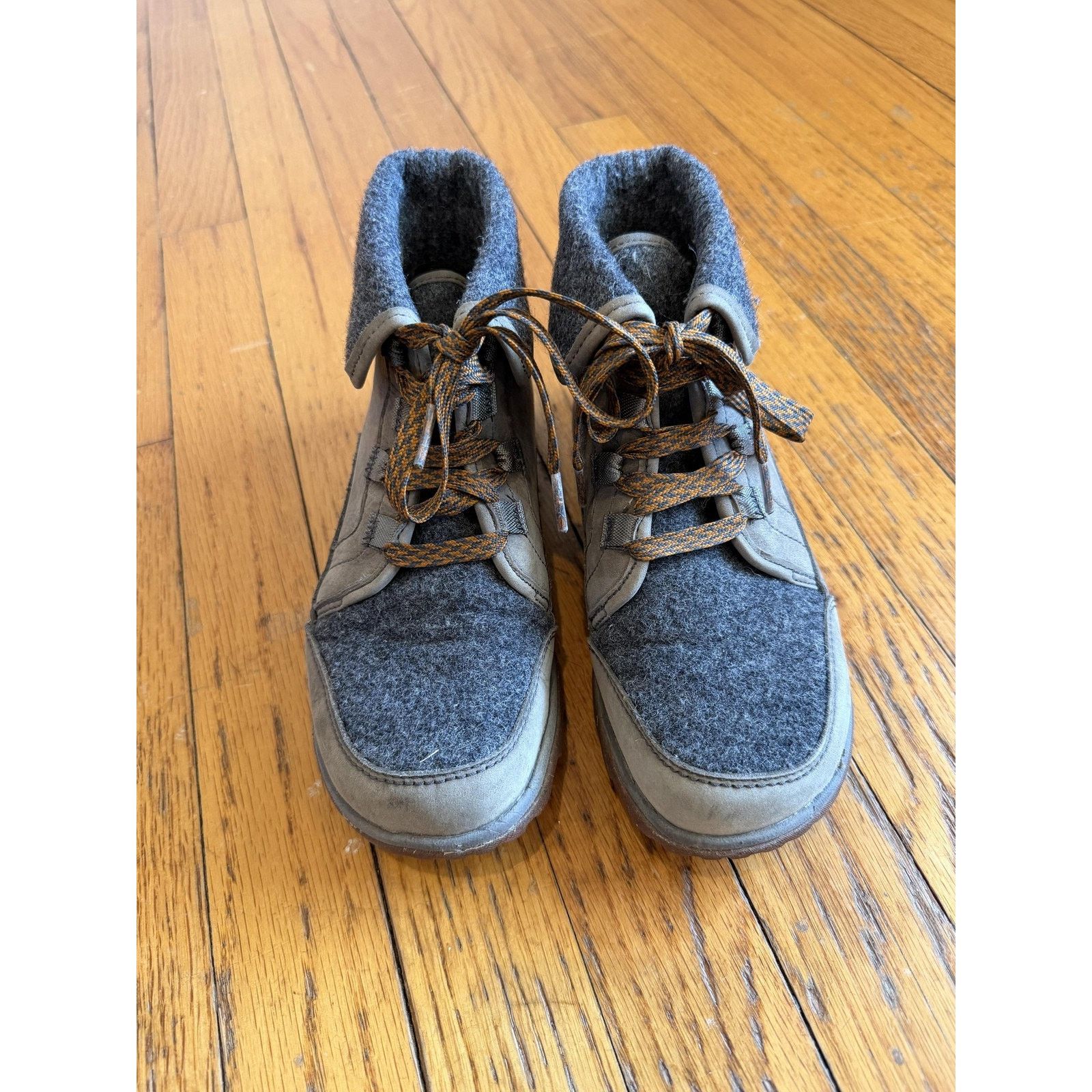 Chaco Chaco Boots Size 6 Barbary Gray Leather Wool Lined Lace Up Size US 6 / IT 36 - 1 Thumbnail