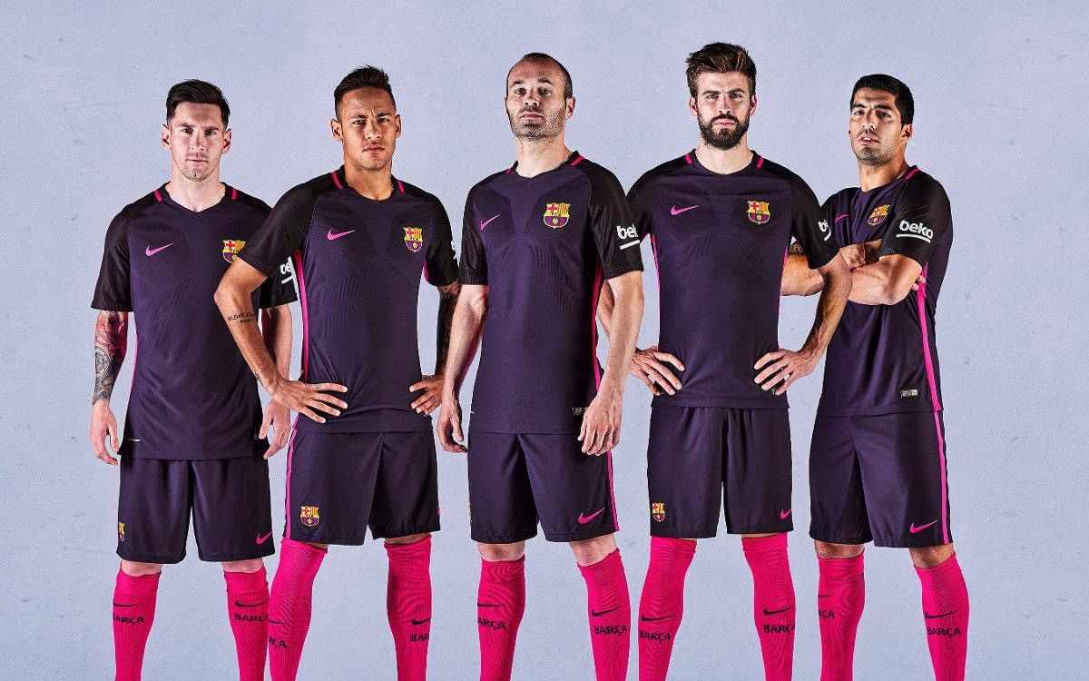 Nike Barcelona 16/17 player issue L/S away shirt #3 Pique Size US L / EU 52-54 / 3 - 9 Thumbnail
