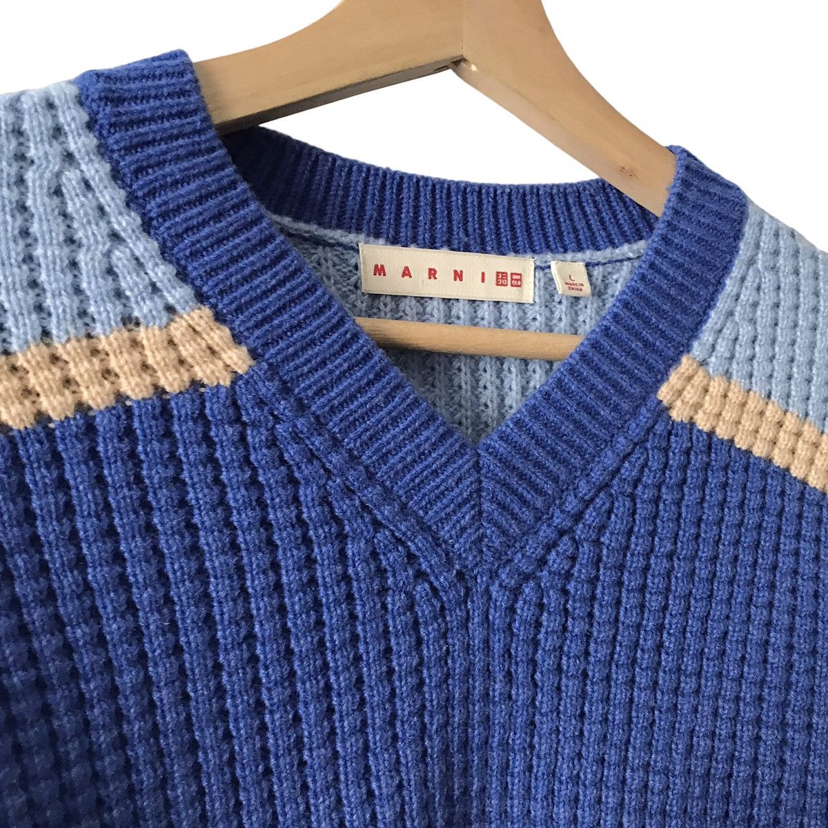 Marni × Uniqlo Marni X Uniqlo Japan WMN V-Neck Knitted Jumper Sweater Size L / US 10 / IT 46 - 5 Thumbnail