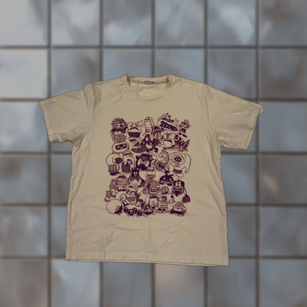 Uniqlo **UT Uniqlo Monsters Characters Crowd Scene Graphic White T-Shirt XL** User: **UT Uniqlo Monsters Characters Crowd Scene Graphic White T-Shirt XL** Size US XL / EU 56 / 4 - 1 Thumbnail