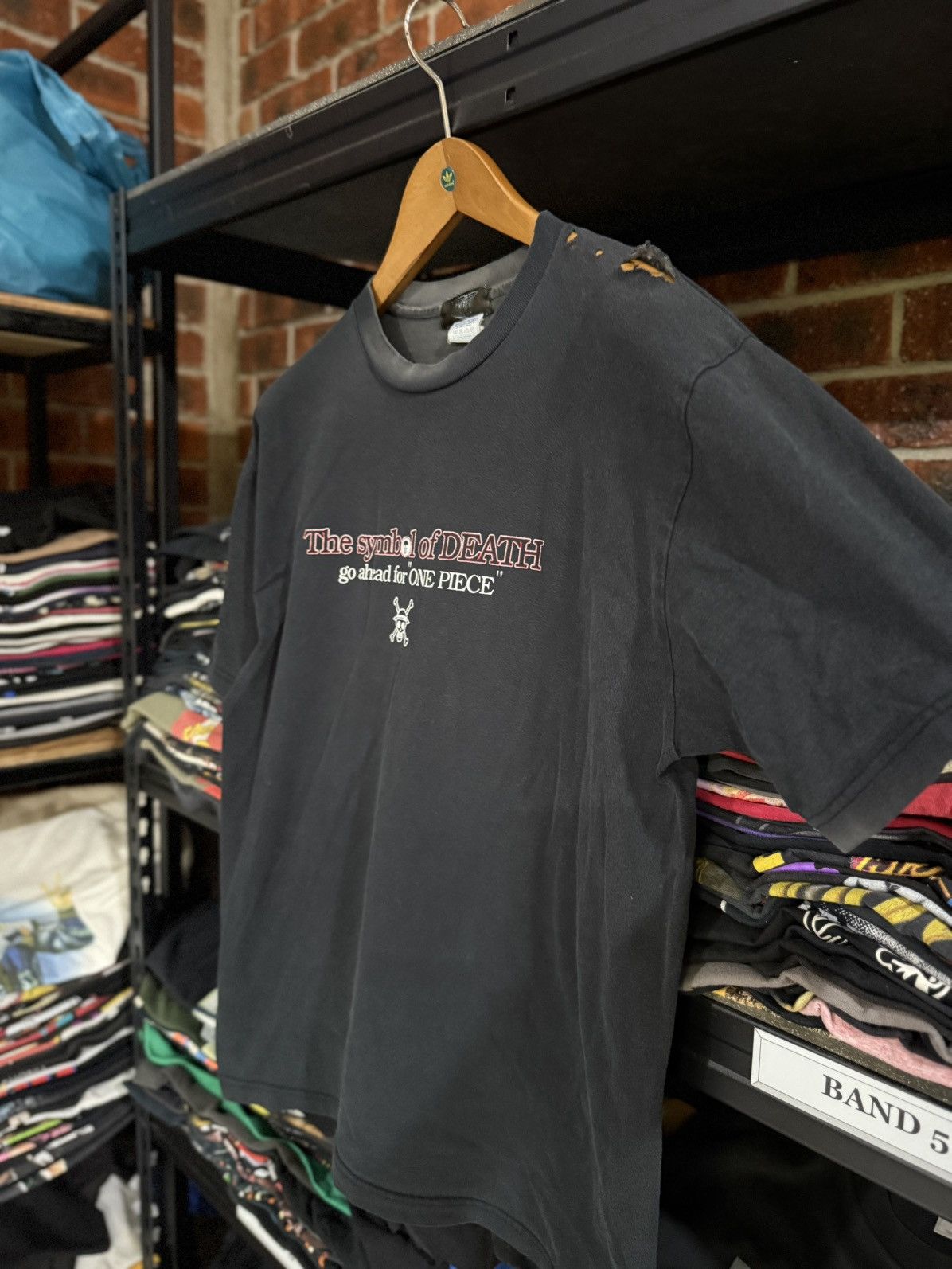 Anime × Vintage Thrashed Vintage One Piece The Symbol Of Death Logo Tee Size US L / EU 52-54 / 3 - 11 Thumbnail