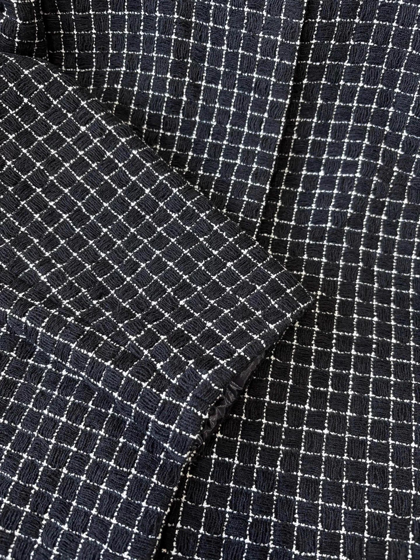 Chanel Chanel 16S B&W Check Crewneck Knit Jacket 40 Size M / US 6-8 / IT 42-44 - 9 Thumbnail