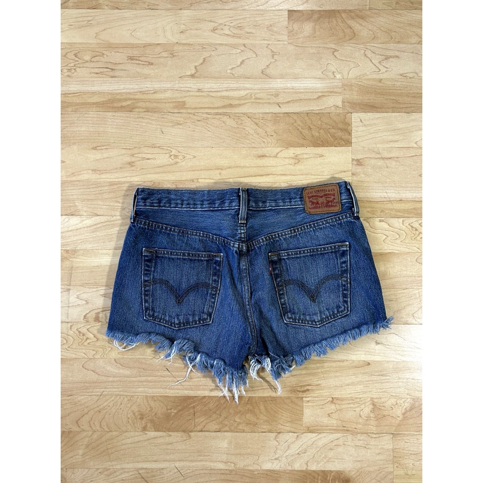 Levi's Levi's Womens Shorts Blue Button Fly Cut-Off Waist 28 Casual Denim 28 in No Rise High Regular Pockets Fringe Logo Modern Classic Women Size 28" / US 6 / IT 42 - 2 Thumbnail