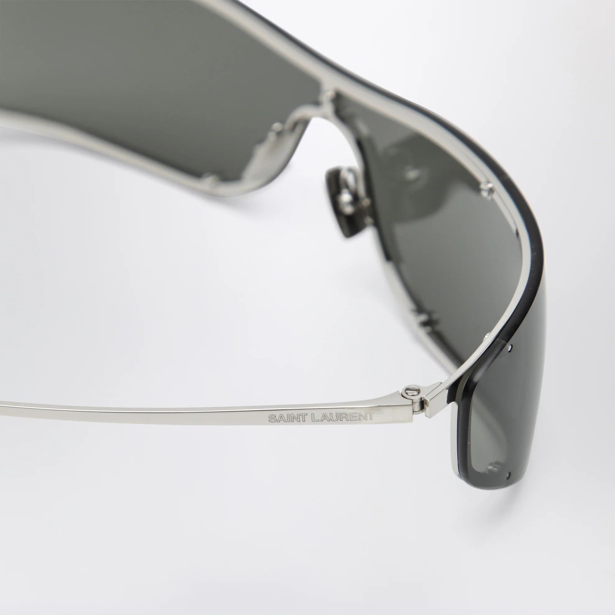 Saint Laurent Paris o1d2blof0526 Size: OS / Shield Sunglasses in Silver/Grey Size ONE SIZE - 3 Thumbnail