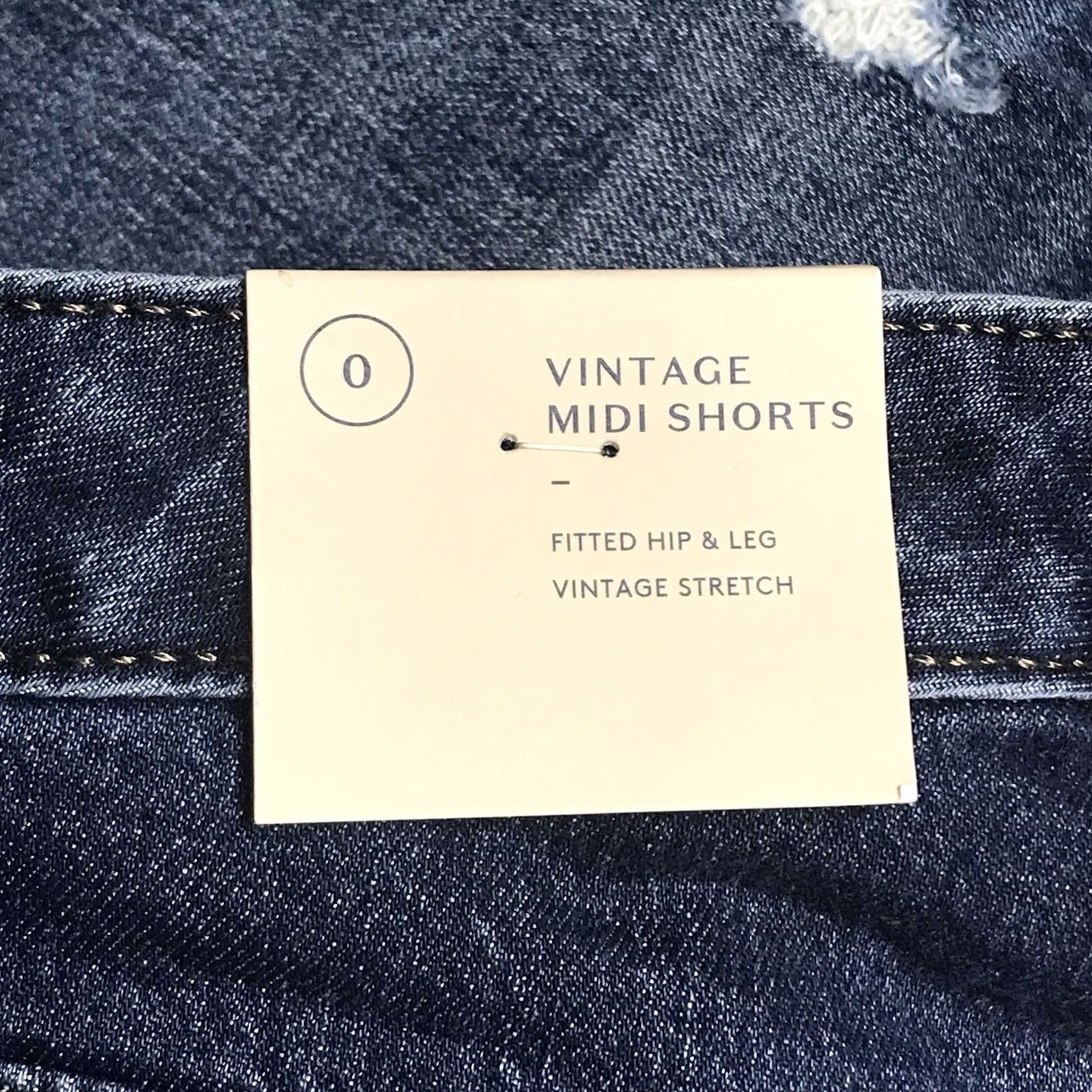 Vintage VINTAGE Universal Thread Women Blue Dark Wash Denim Shorts Midi 0/25R Distressed Frayed 4 in Inseam 5-Pocket Cowgirl Western Casual Modern Size 25" / US 0 / IT 36 - 4 Thumbnail