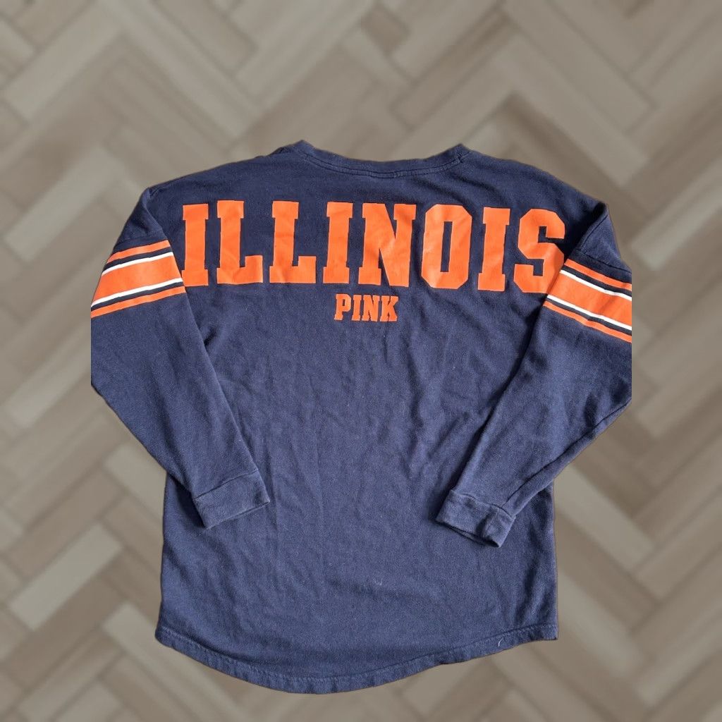 Victoria's Secret VINTAGE Victoria's Secret PINK ILLINOIS Sweatshirt Crew Neck Long Sleeve Blue Women’s sz S Pullover Logo Activewear Casual Travel Size S / US 4 / IT 40 - 1 Thumbnail
