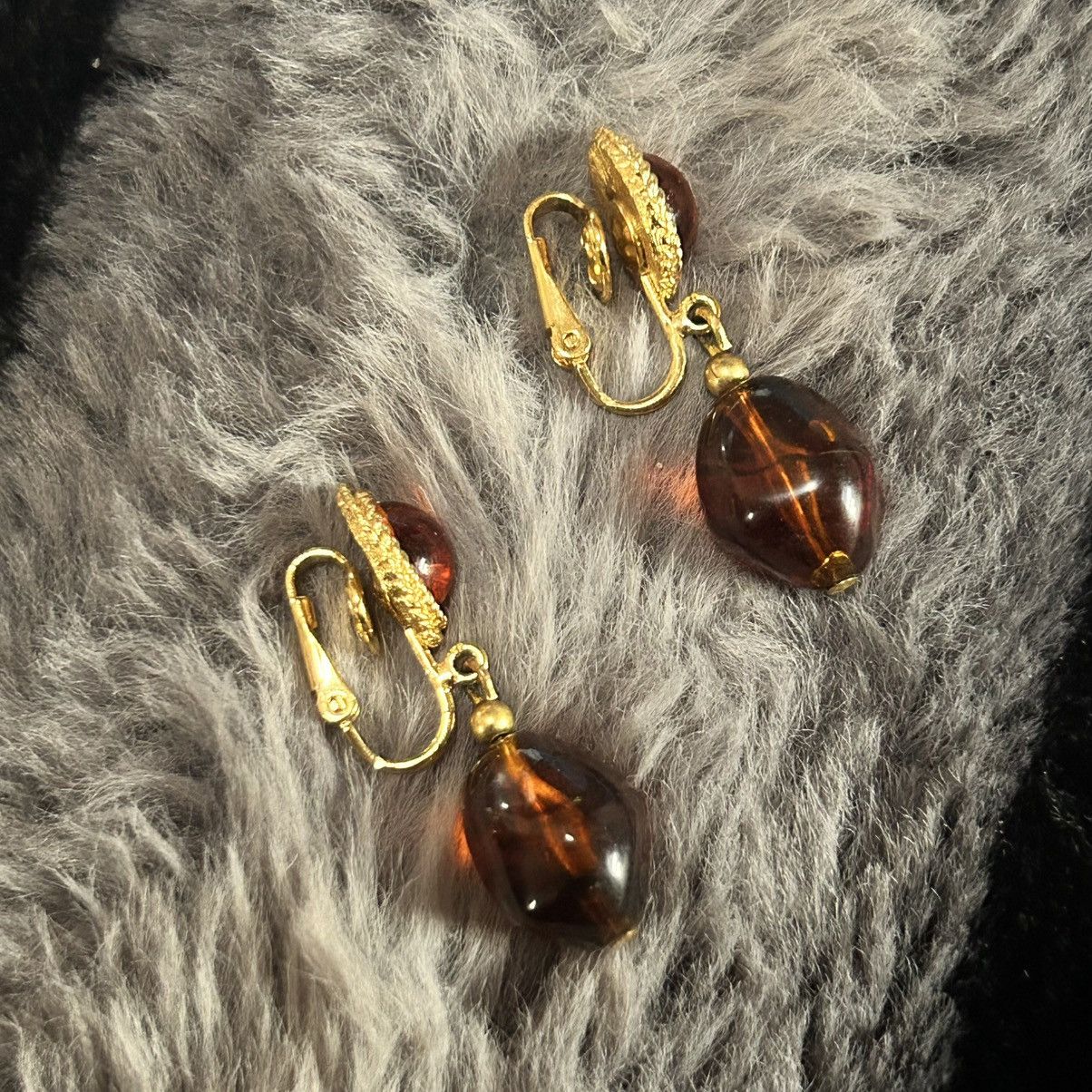 Vintage Vintage Crown Trifari mid century amber lucite earrings Size ONE SIZE - 5 Thumbnail