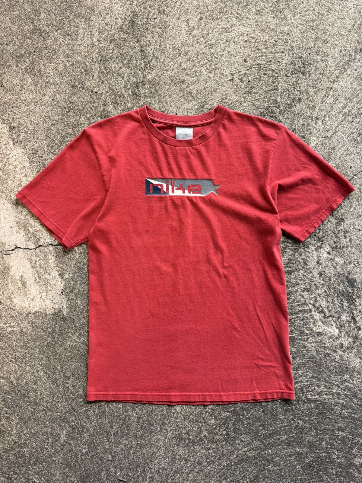 Nike Vintage Nike 00's T-shirt Size US S / EU 44-46 / 1 - 1 Thumbnail