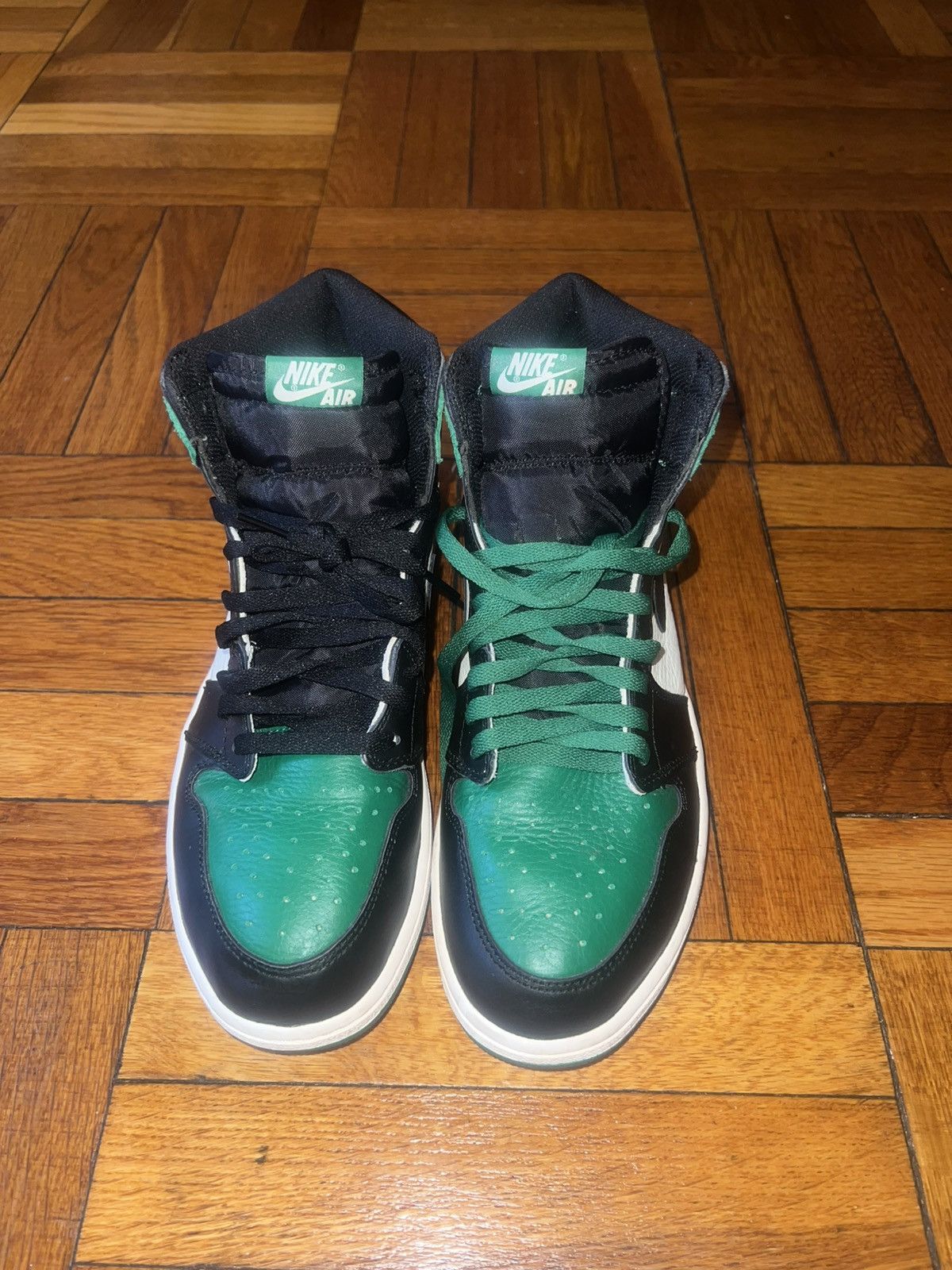 Jordan Brand Air Jordan 1 Retro High OG ‘Pine Green’ Size US 12 / EU 45 - 1 Thumbnail