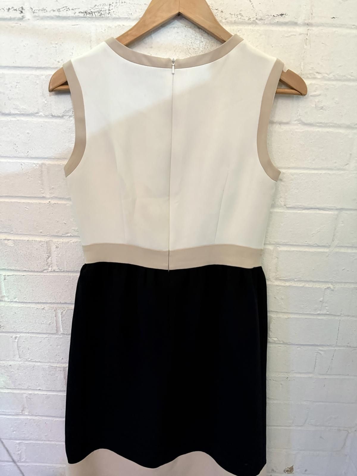 Armani Collezioni Sleeveless Colour Block Dress in Cream, Black and Beige Size M / US 6-8 / IT 42-44 - 3 Thumbnail