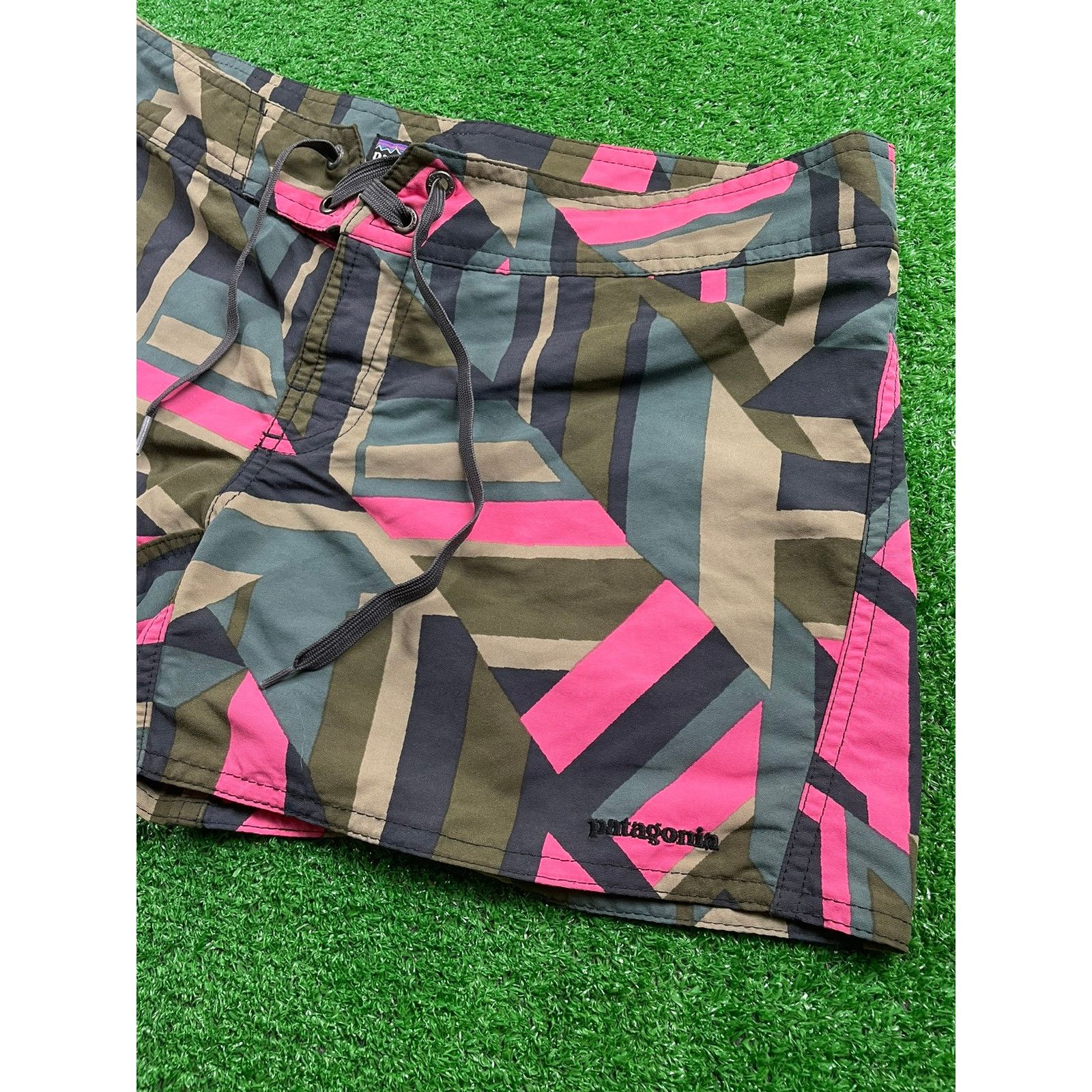 Patagonia Patagonia Aztec Shorts Green Black Blue Pink Beige 76552SP12 Size 31" - 1 Thumbnail