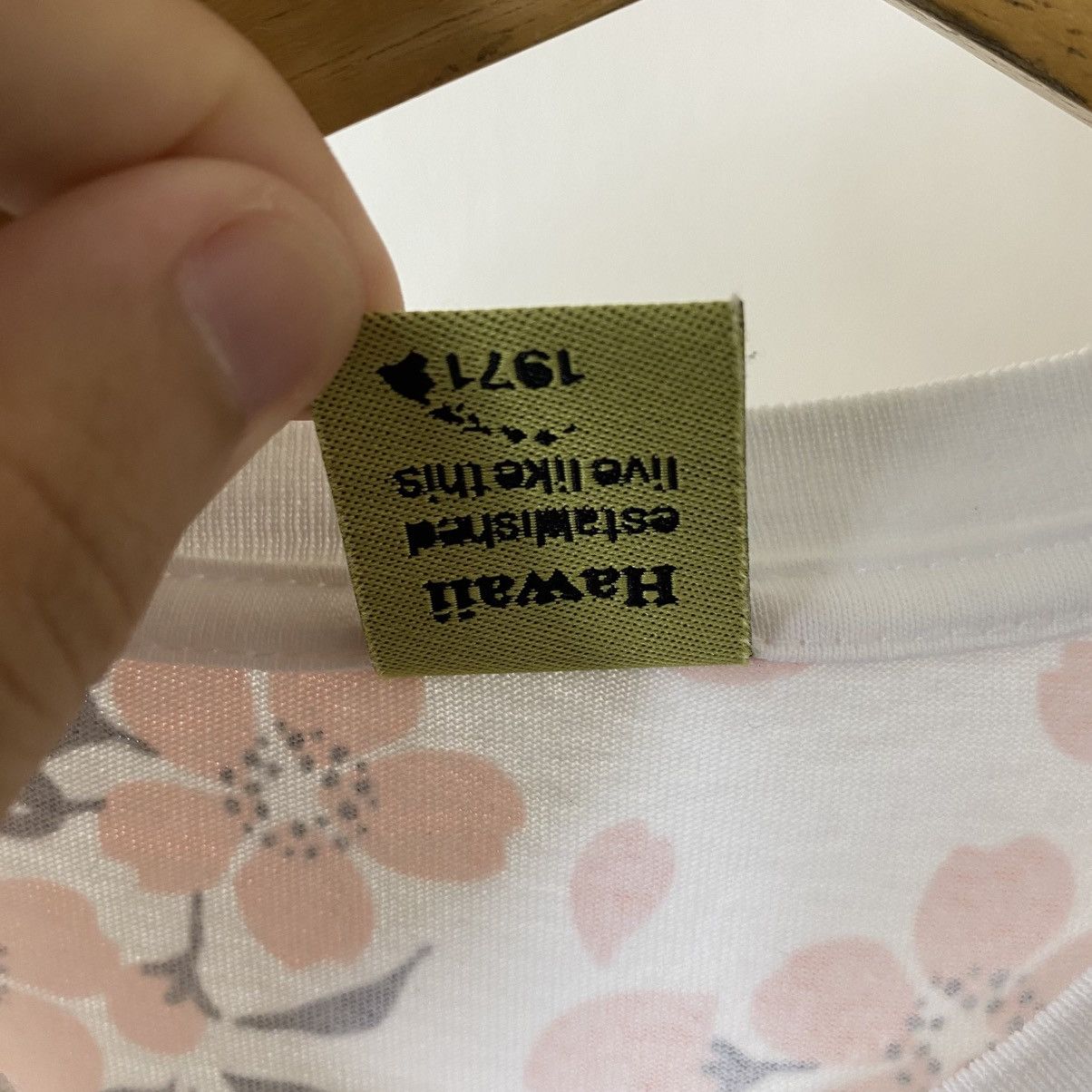 Vintage Y2K T&C Surf Skate Sakura Bloom Rare Graphic T Shirt Size US M / EU 48-50 / 2 - 4 Thumbnail