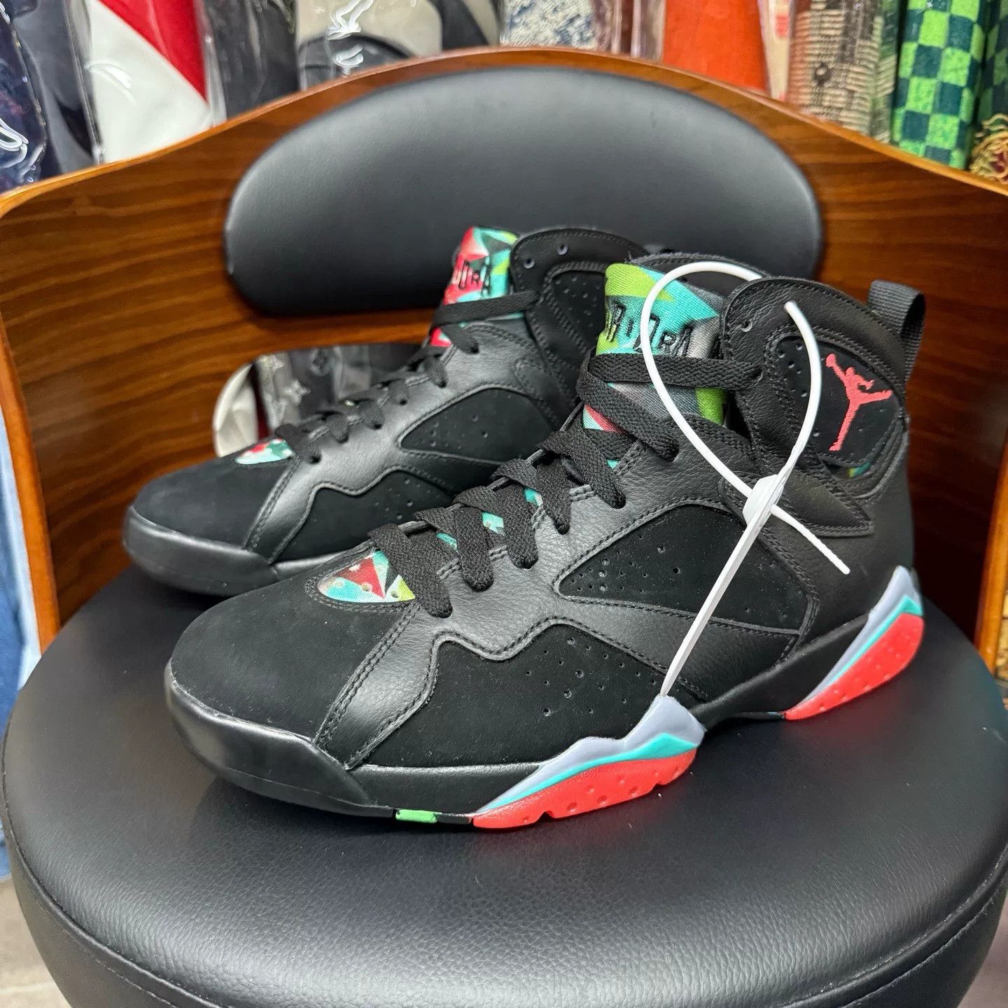 Nike Nike AJ7 Lowtop Sneakers 41 Men Size US 8.5 / EU 41-42 - 1 Thumbnail
