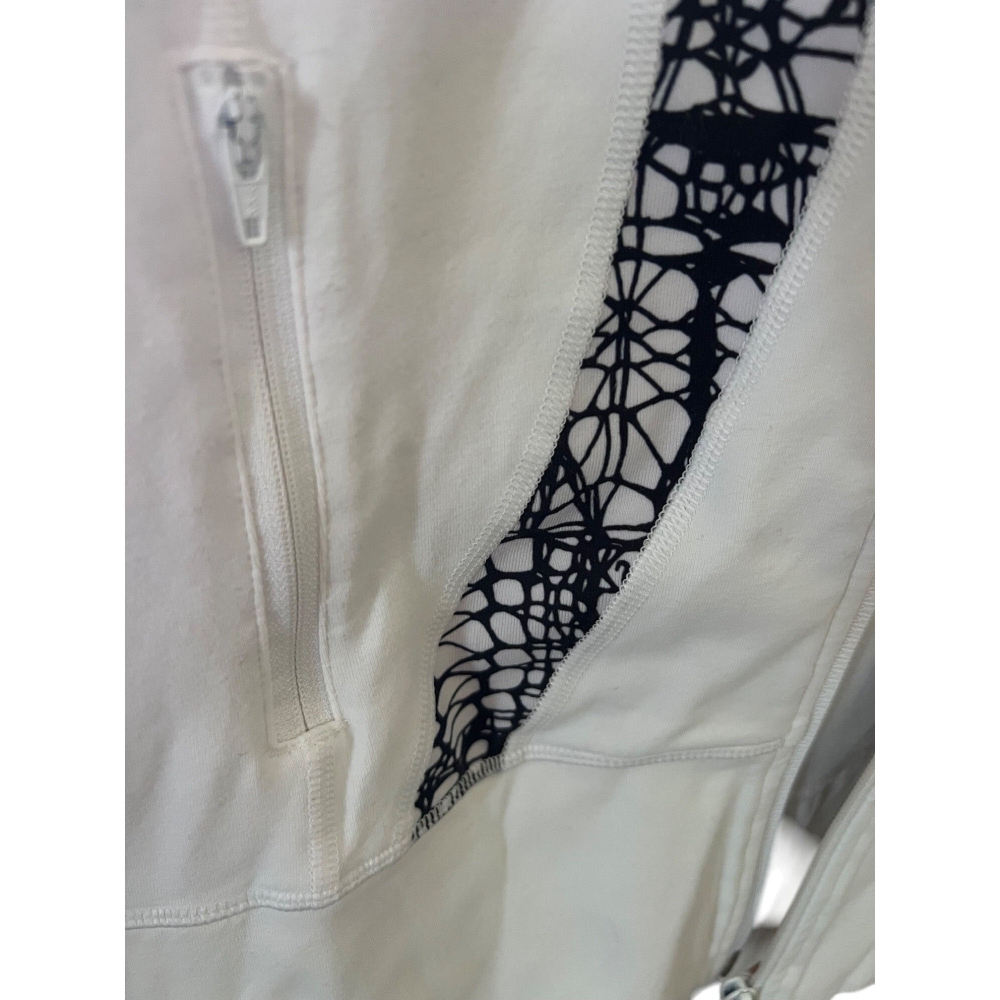 Lululemon Lululemon Womens White Scuba Hoodie Zip Up Jacket Sz 4 Zip P Size S / US 4 / IT 40 - 14 Thumbnail