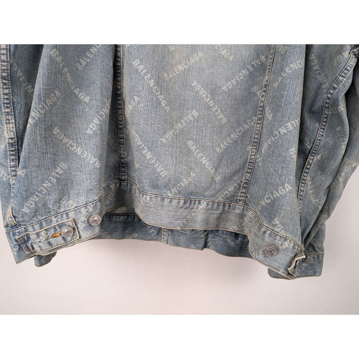 Balenciaga o1rshd1 Jacket Japanese Ring Blue Denim in Blonde Ring Size US L / EU 52-54 / 3 - 13 Thumbnail