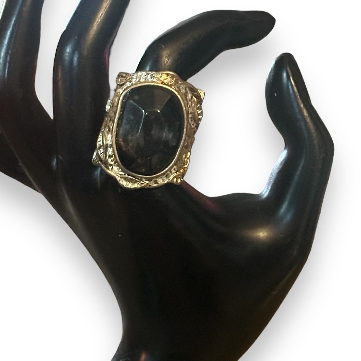 Other Large ornate black stone ring Size ONE SIZE - 2 Thumbnail