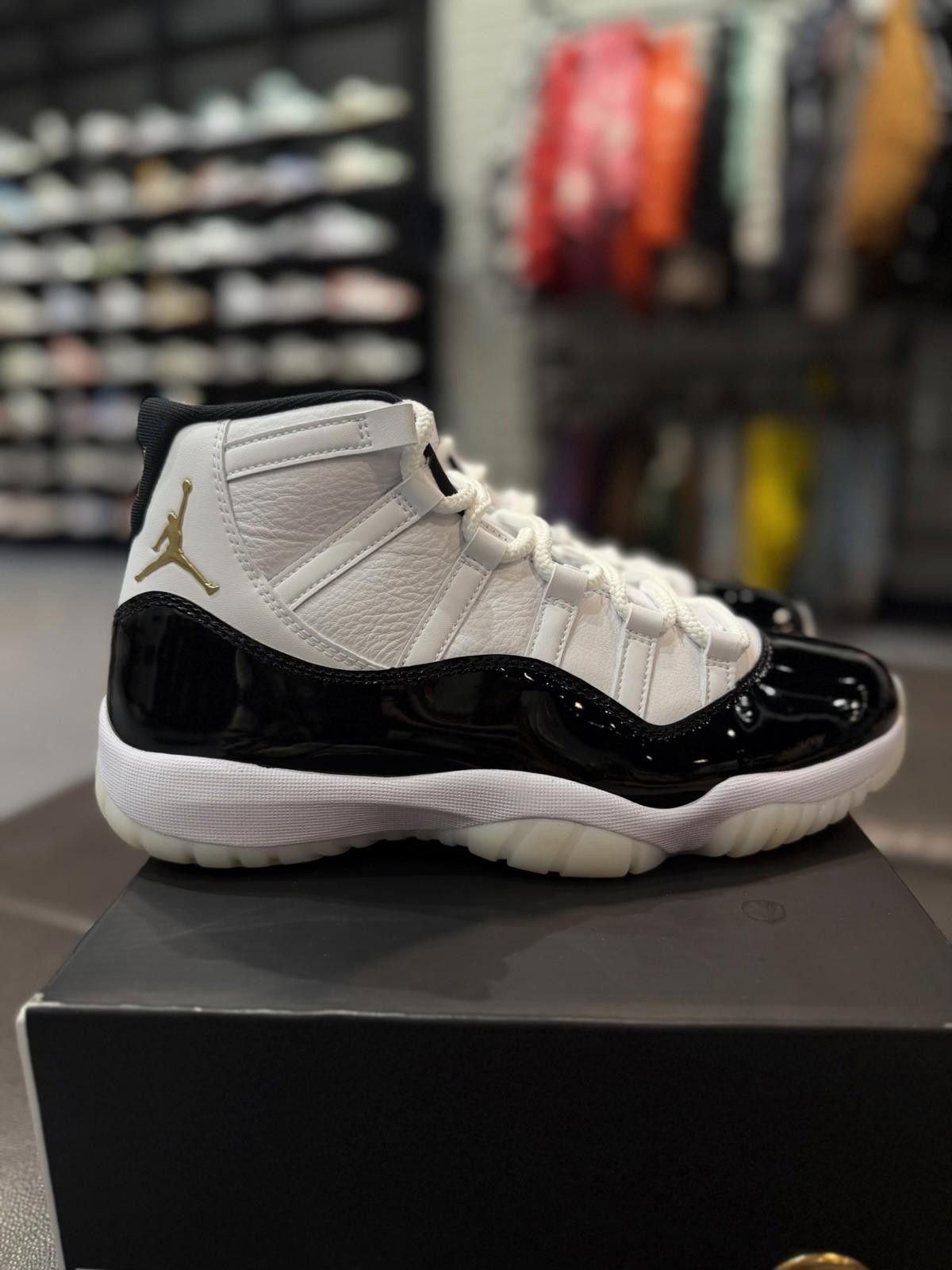 Jordan Brand Size 10 - Air Jordan 11 Retro Mid Gratitude Defining Moments Size US 10 / EU 43 - 1 Thumbnail
