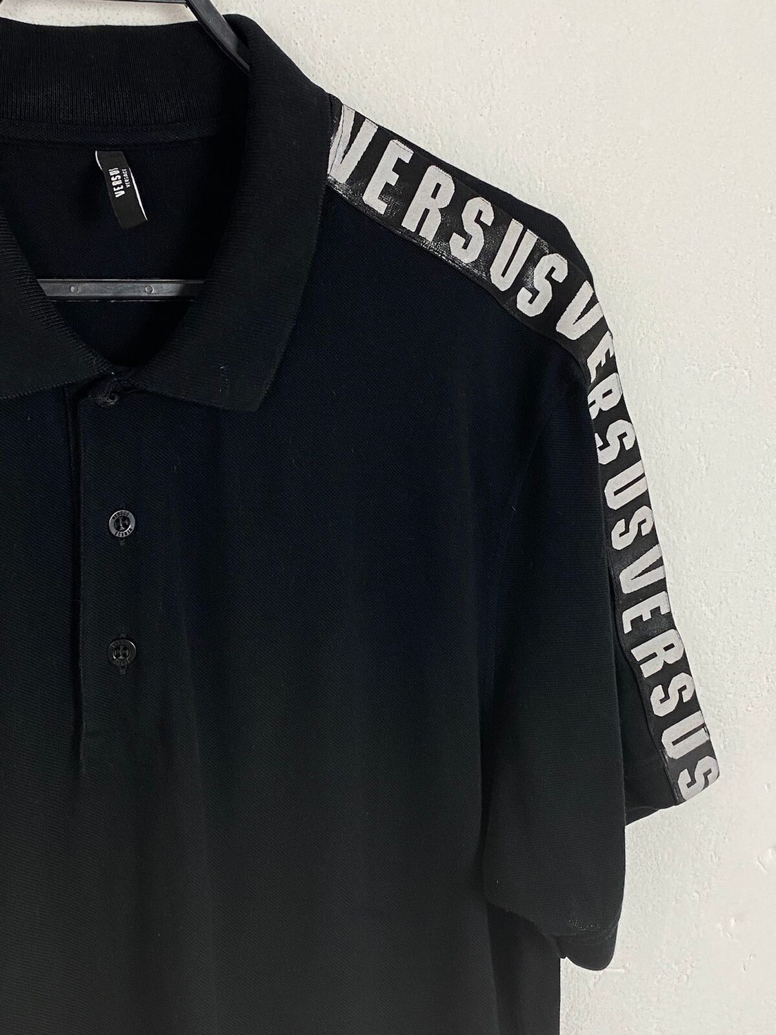 Versace Versace Versus Lampas Logos Polo Shirt In Black Size US M / EU 48-50 / 2 - 2 Thumbnail