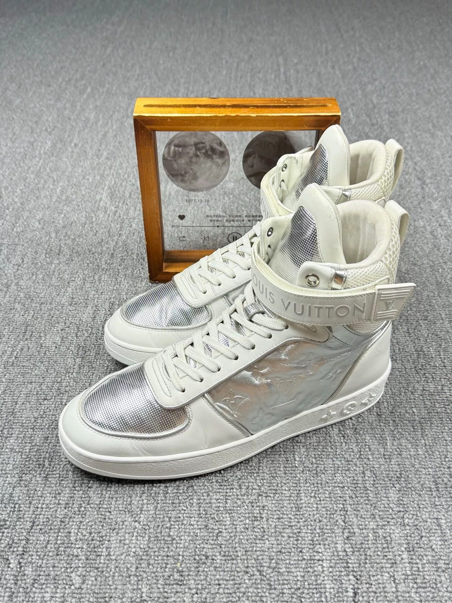 Louis Vuitton Louis Vuitton White Hitop Sneakers 5.5 Men Size US 5.5 / EU 38 - 1 Thumbnail
