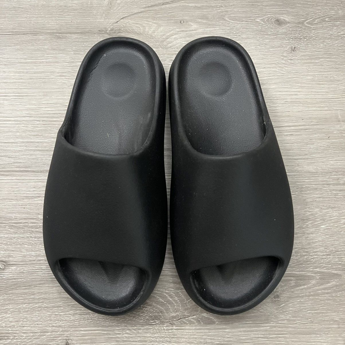 Yeezy Yeezy Slide YS-01 Black Size US 8 / EU 41 - 2 Thumbnail