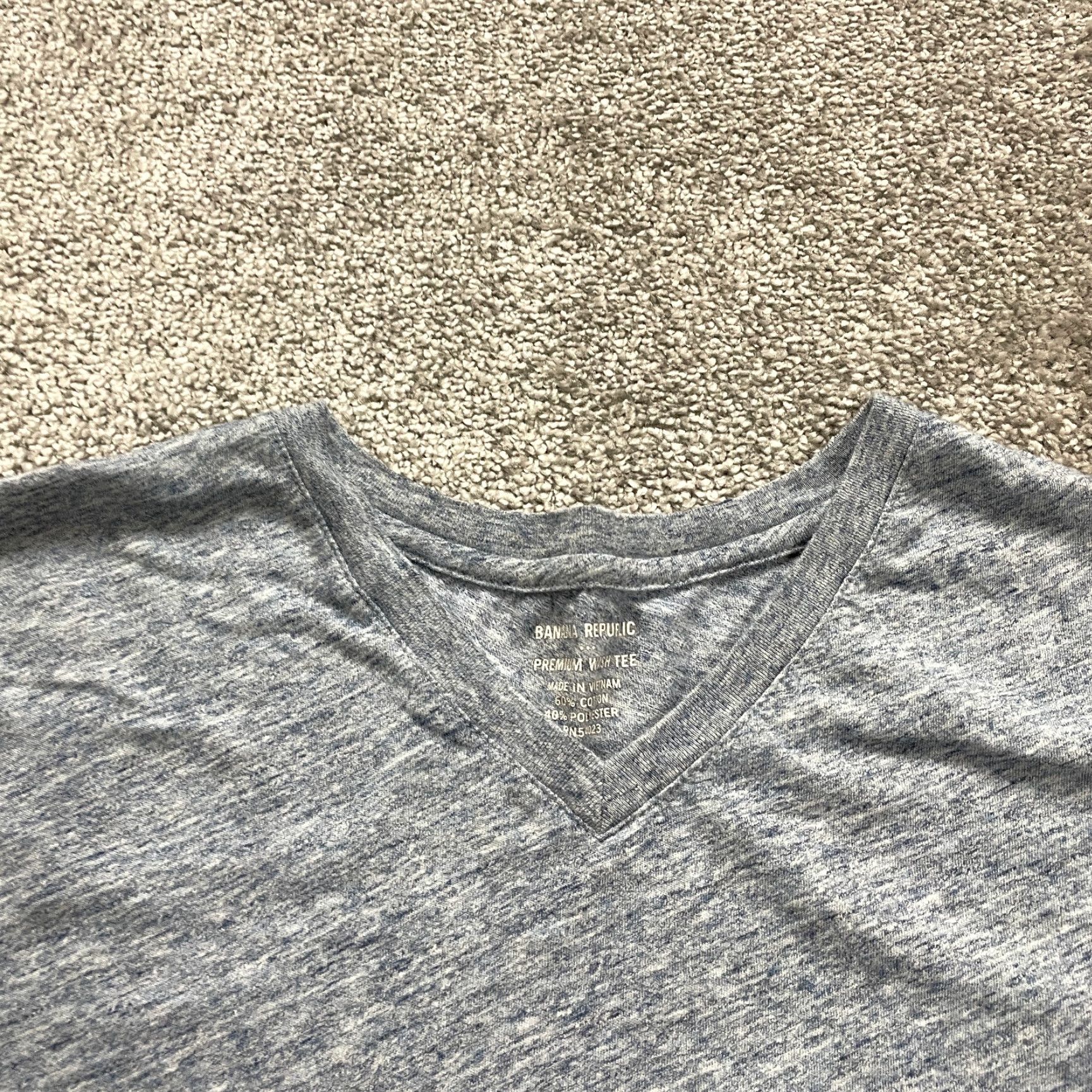 Banana Republic Banana Republic Shirt Mens Large Light Blue V Neck Soft Cotton Premium Wash Size US L / EU 52-54 / 3 - 2 Thumbnail