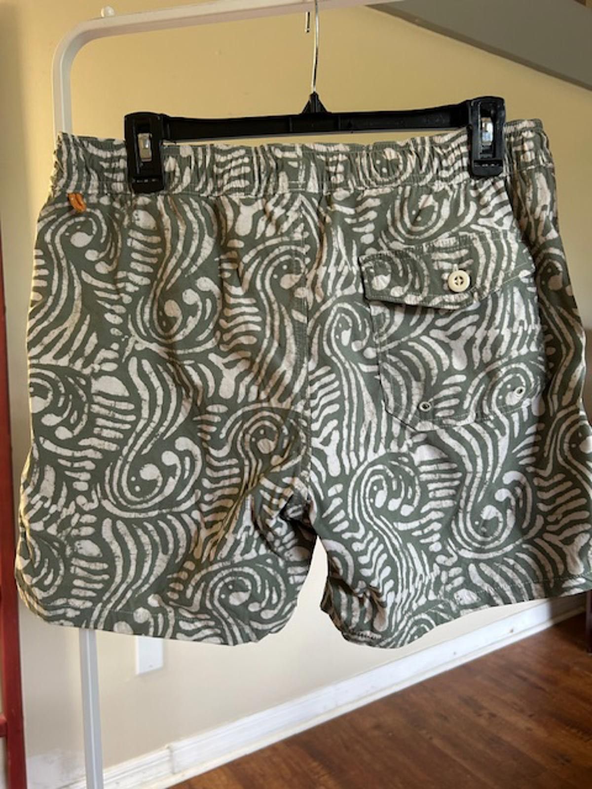 J.Crew J.Crew Swimwear Men's M Swim Shorts Green and White Pattern Size US 32 / EU 48 - 2 Thumbnail