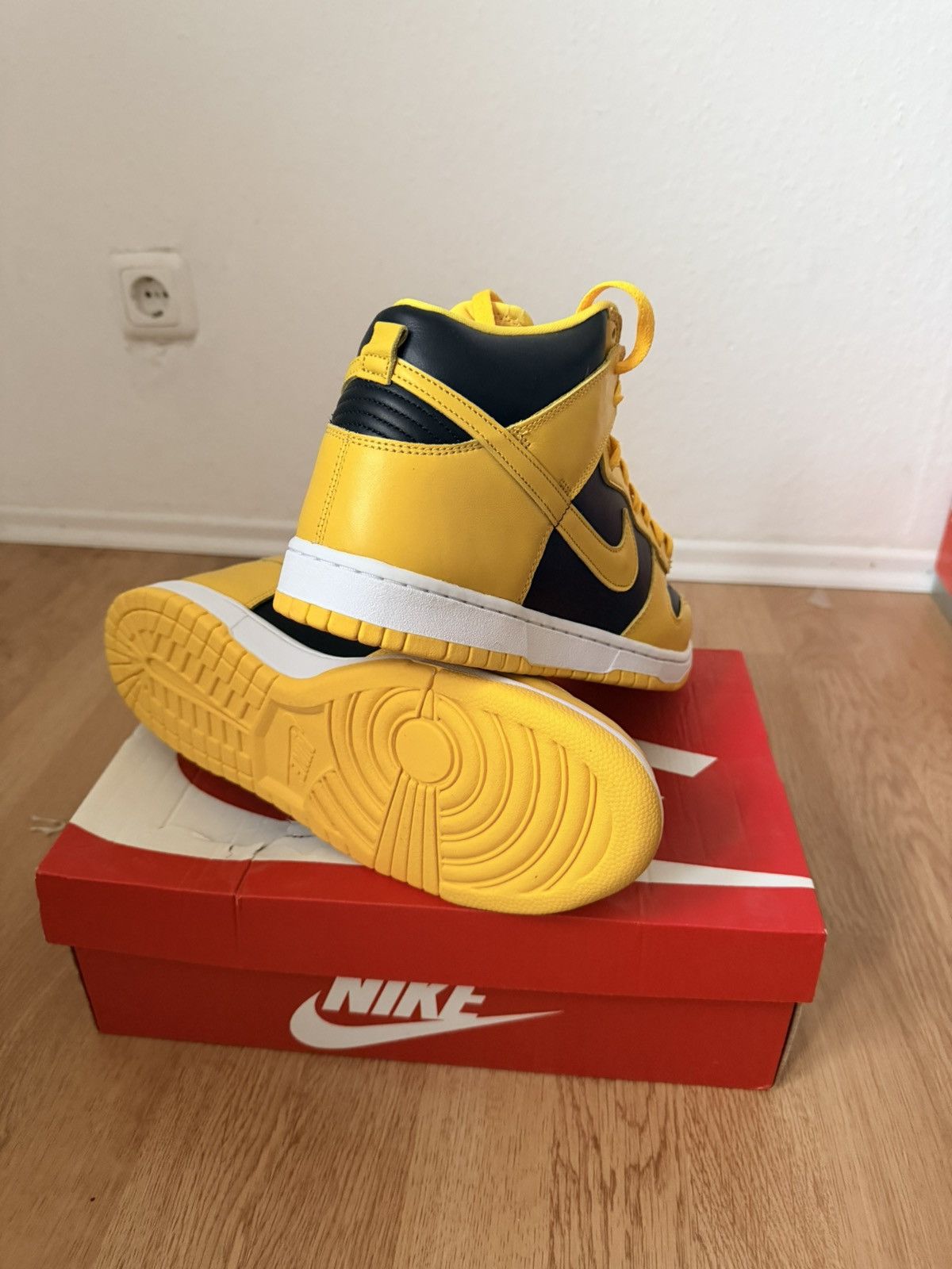 Nike Nike Dunk High “Varsity Maize” — CZ8149-002 Size 13 (EU47.5) Size US 13 / EU 46 - 4 Thumbnail