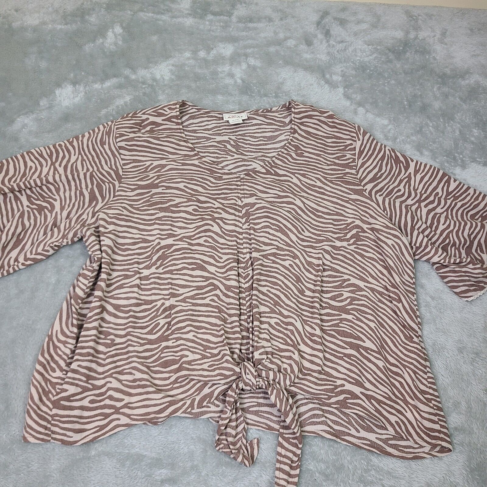 Ariat Ariat Top Women’s X-Large Short Sleeve Tiger Stripe Lace Hem Size XL / US 12-14 / IT 48-50 - 1 Thumbnail