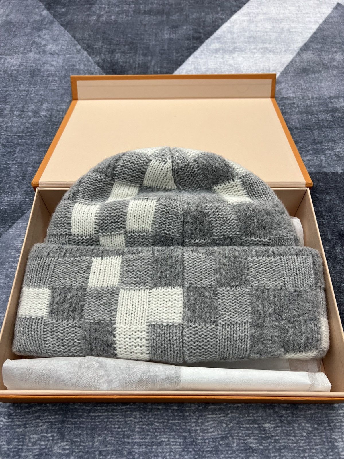 Louis Vuitton Louis Vuitton Pearls Beanie Size ONE SIZE - 2 Thumbnail