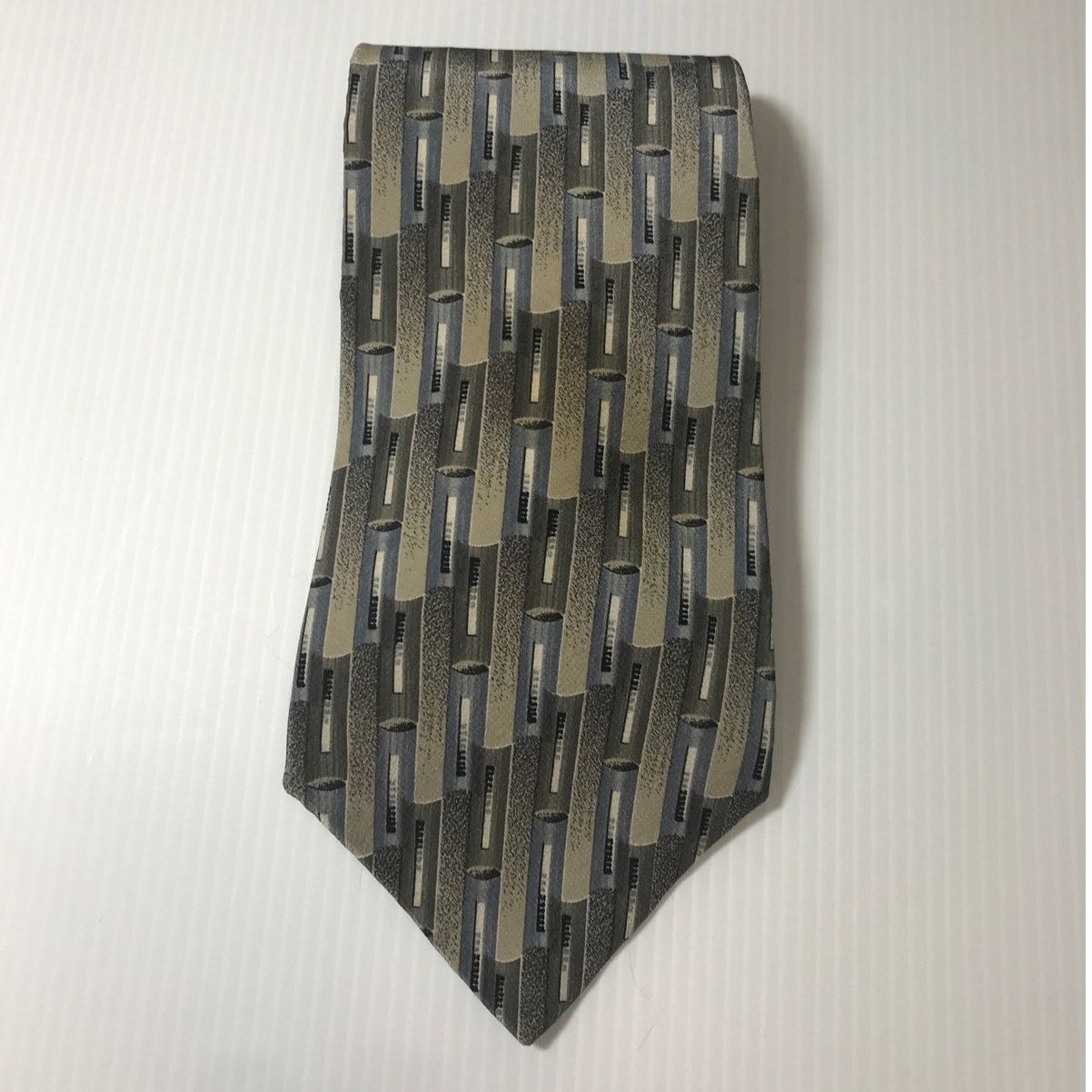 Geoffrey Beene Geoffrey Beene New York Classic Geometric Wide Silk Necktie Size ONE SIZE - 1 Thumbnail