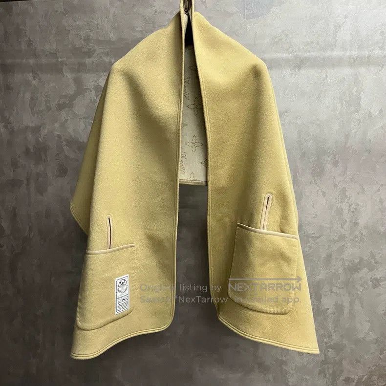 Louis Vuitton size os Full print shawl Cape