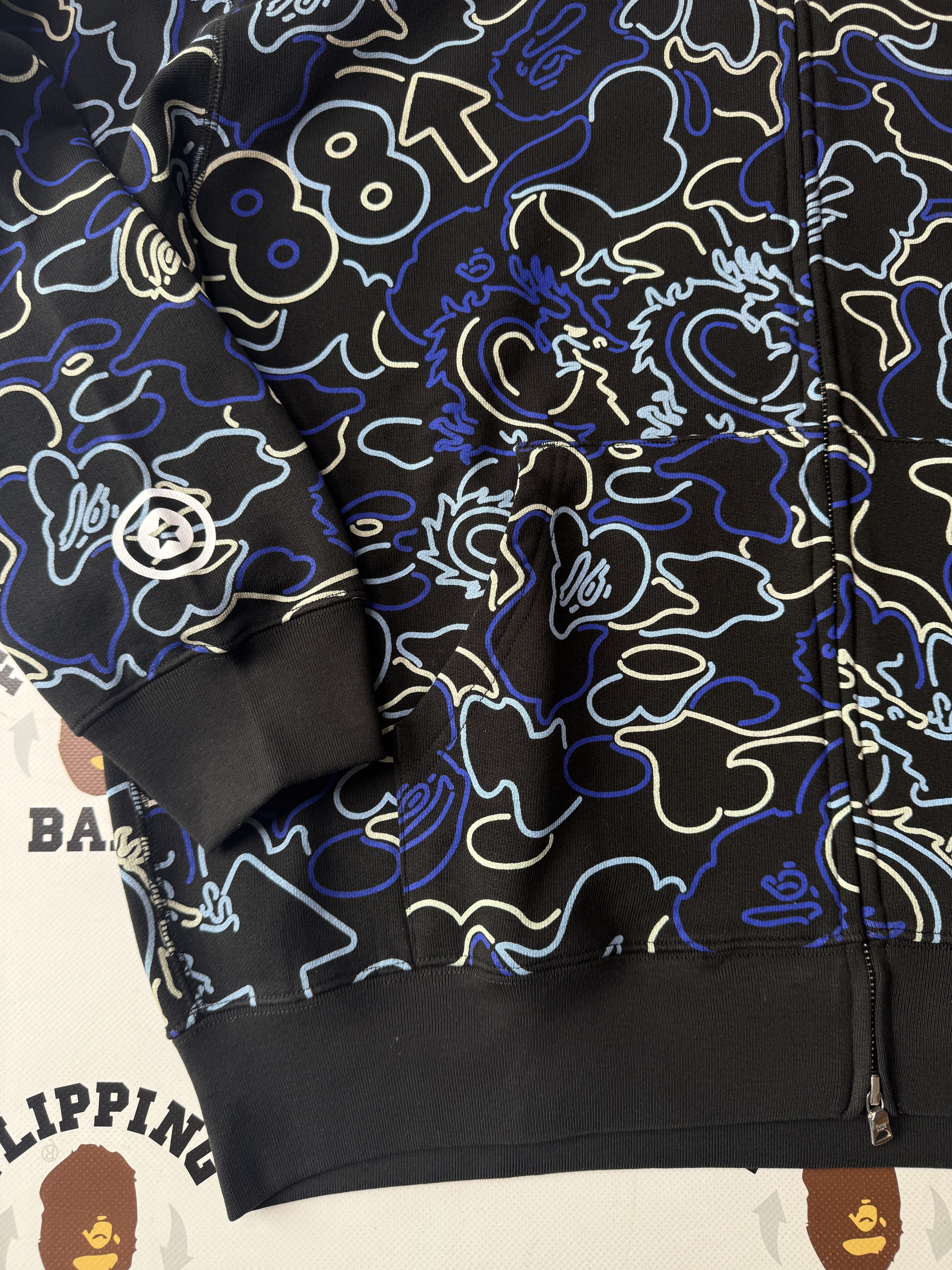 Bape BAPE X 88RISING GLOW IN THE DARK CAMO SHARK FULL ZIP HOODIE Size US L / EU 52-54 / 3 - 11 Thumbnail