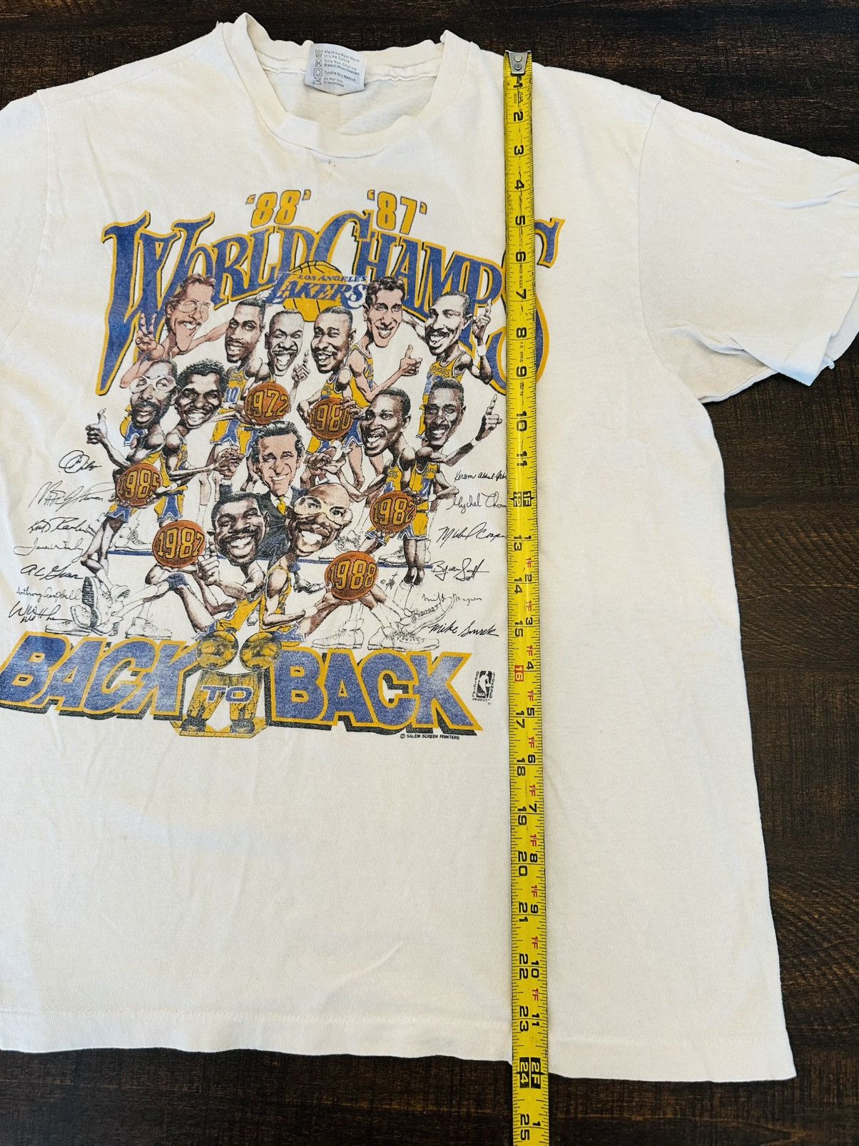 Hanes VTG Los Angeles Lakers Back to Back World Champs 1987-1988-L Size US L / EU 52-54 / 3 - 9 Thumbnail