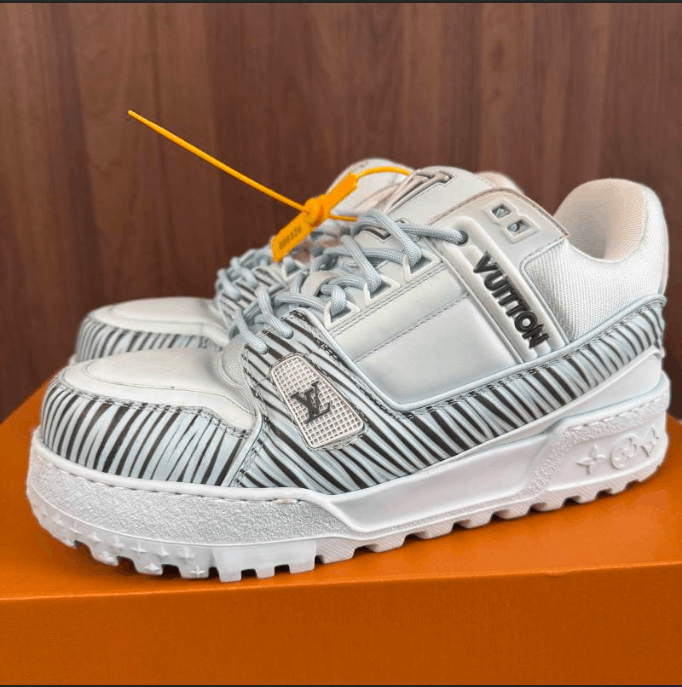 Louis Vuitton Louis Vuitton low-top sneakers Size US 6 / EU 39 - 1 Thumbnail