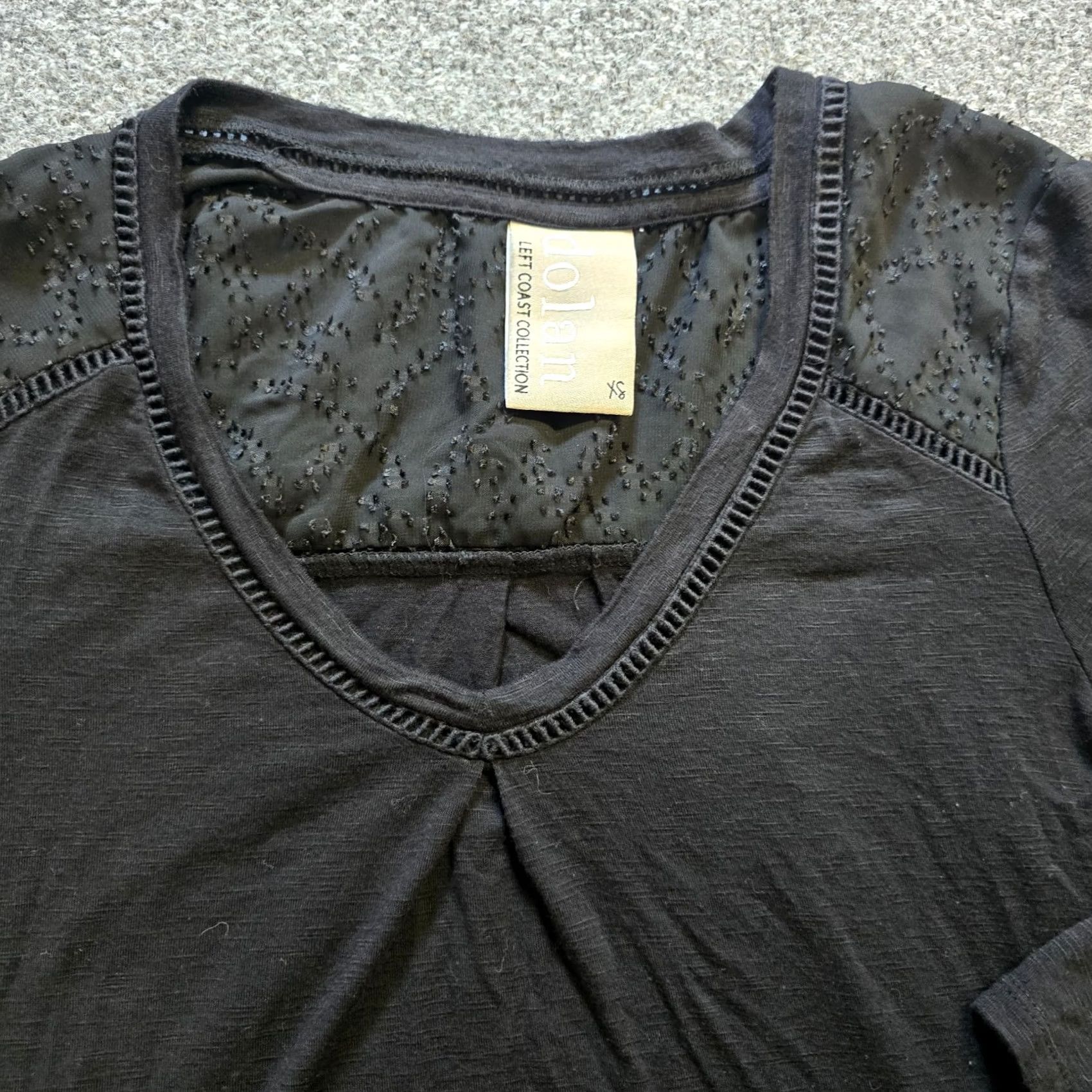 Anthropologie Dolan Anthropologie Top Women XS Black V Neck Capsule Lace Shoulders Casual Blouse Shirt Women XS Black V-Neck Lace Shoulders Casual Modern Classic Size XS / US 0-2 / IT 36-38 - 2 Thumbnail