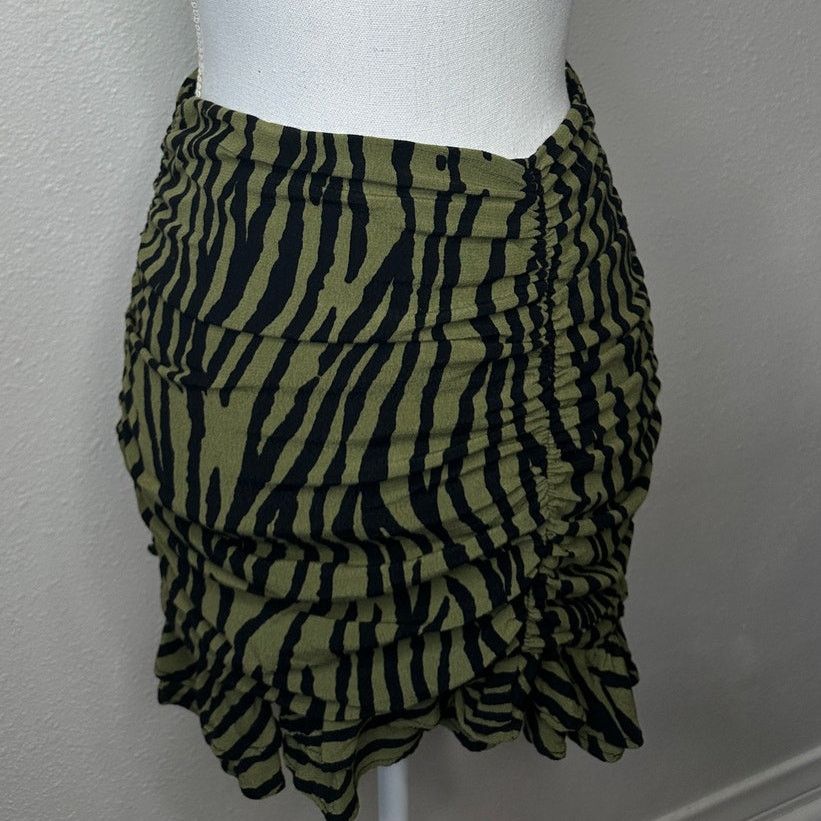 Zara ZARA Green Zebra Print Ruched Mini Skirt XS Ruffle Hem Zip Size 24" / US 00 / IT 34 - 2 Thumbnail