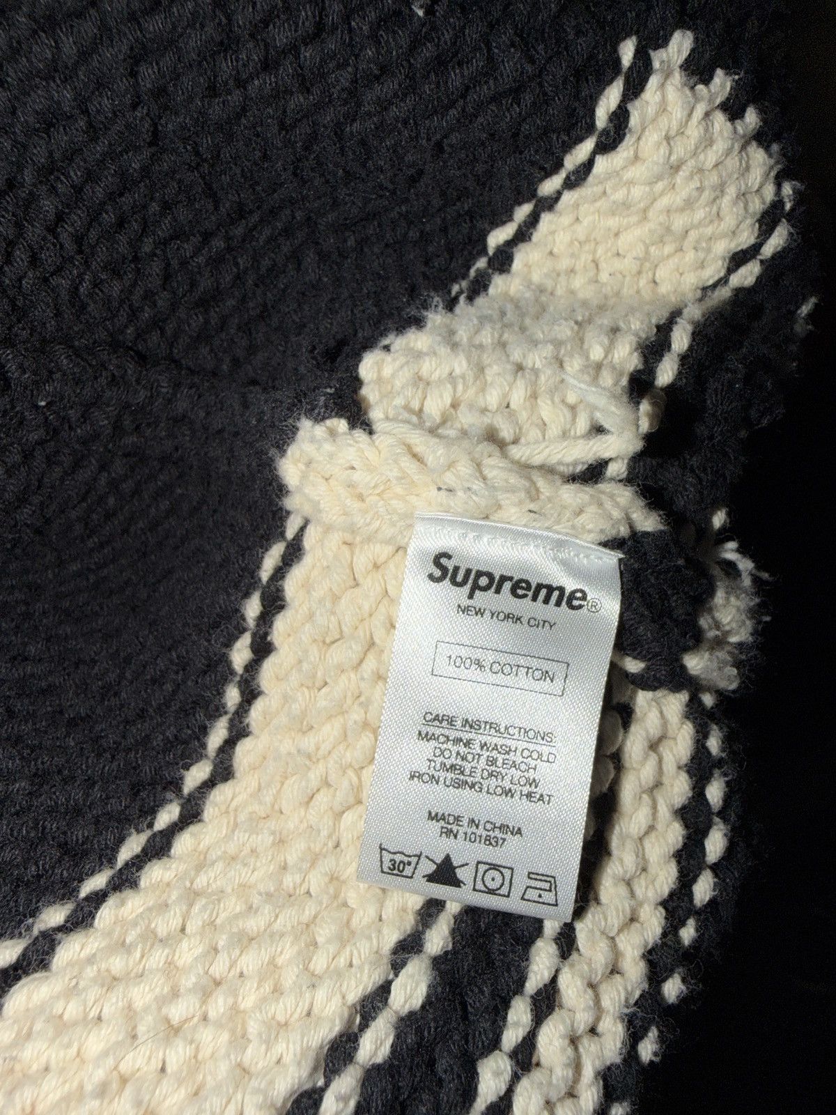 Supreme Supreme playboy cardigan 2017 fw Black & White Size US M / EU 48-50 / 2 - 5 Thumbnail