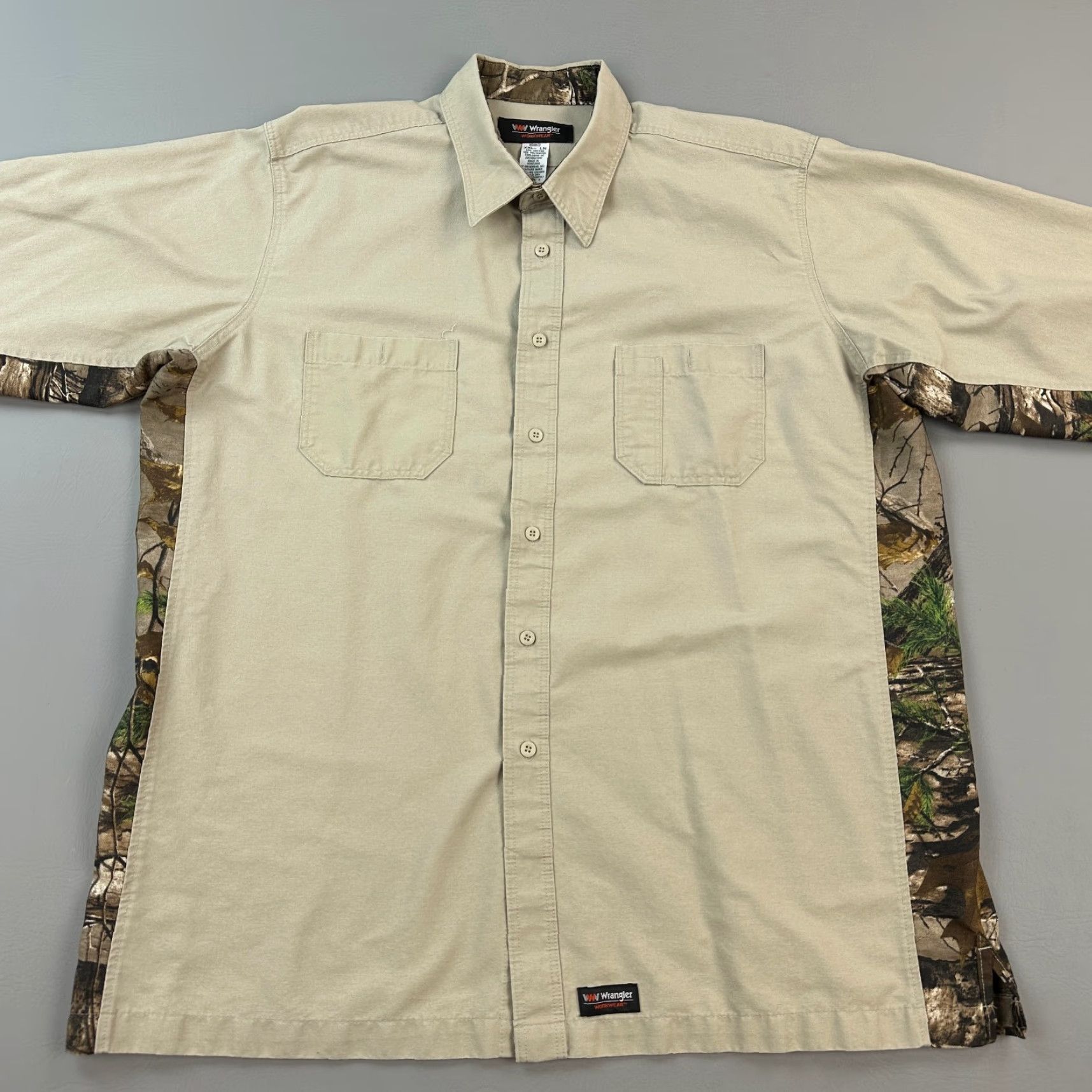 Wrangler Wrangler Workwear Shirt Mens 2XL Long Realtree Xtra Camo Outdoor Hunting Beige Cotton Polyester Button-Up Long Sleeve Vintage 90s Mens Size US XXL / EU 58 / 5 - 4 Thumbnail
