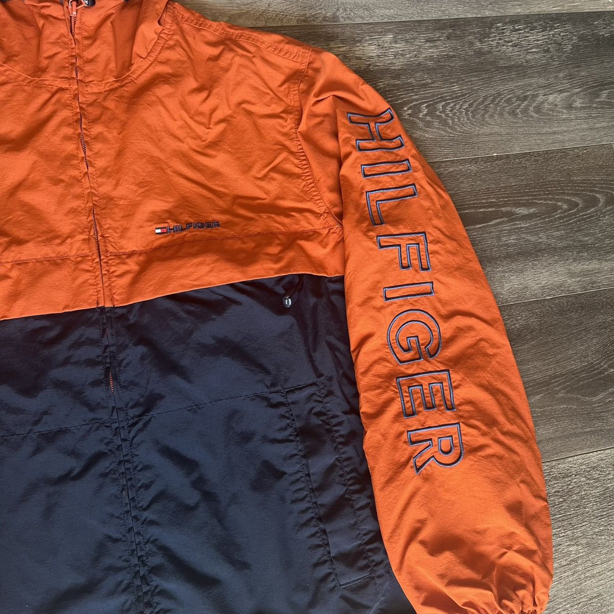 Tommy Hilfiger Vintage Tommy Hilfiger Nylon Ski Windbreaker Hooded Jacket Size US S / EU 44-46 / 1 - 3 Thumbnail