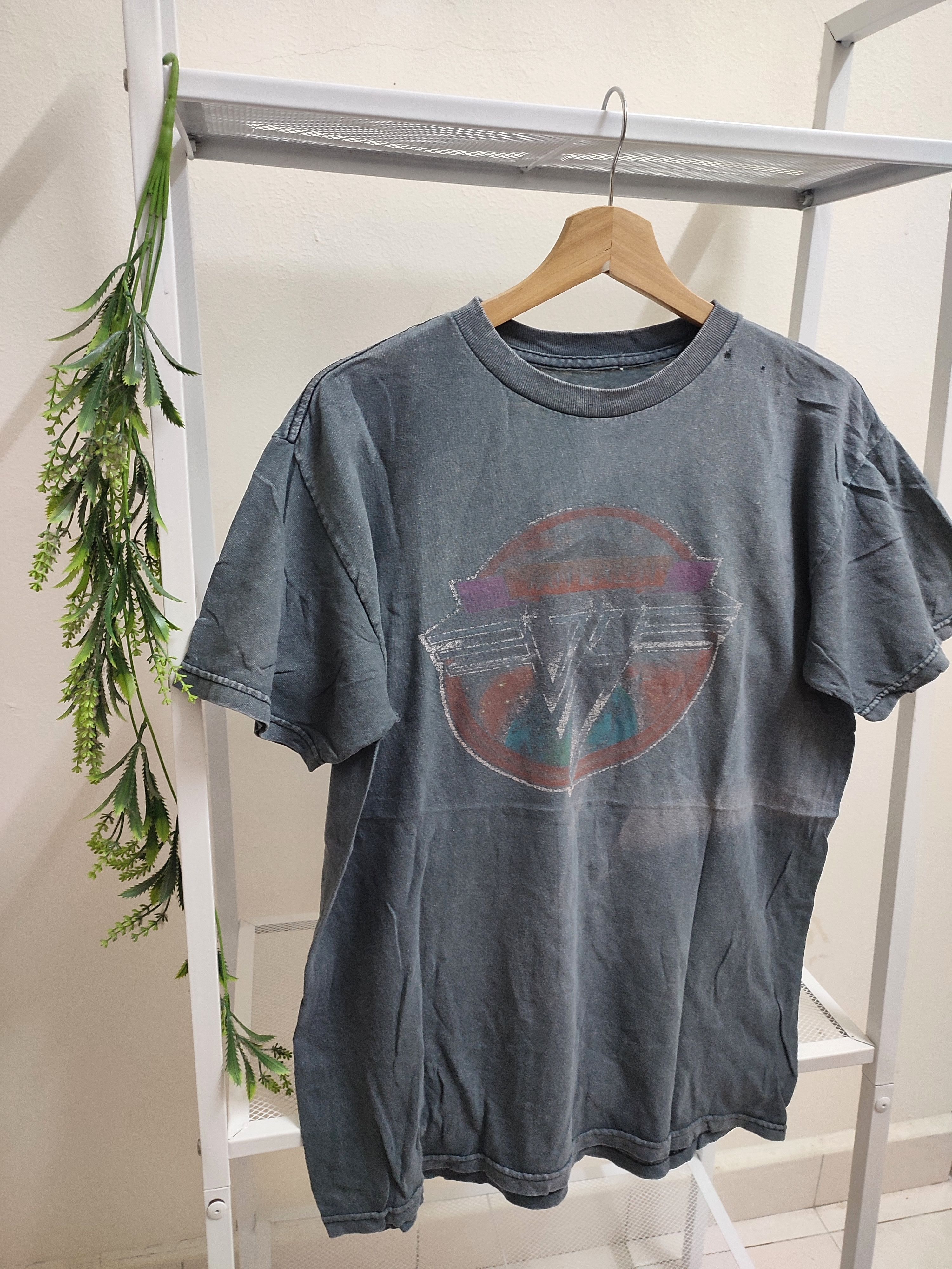 Band Tees Vintage Van Halen Distressed Tees Size US M / EU 48-50 / 2 - 4 Thumbnail