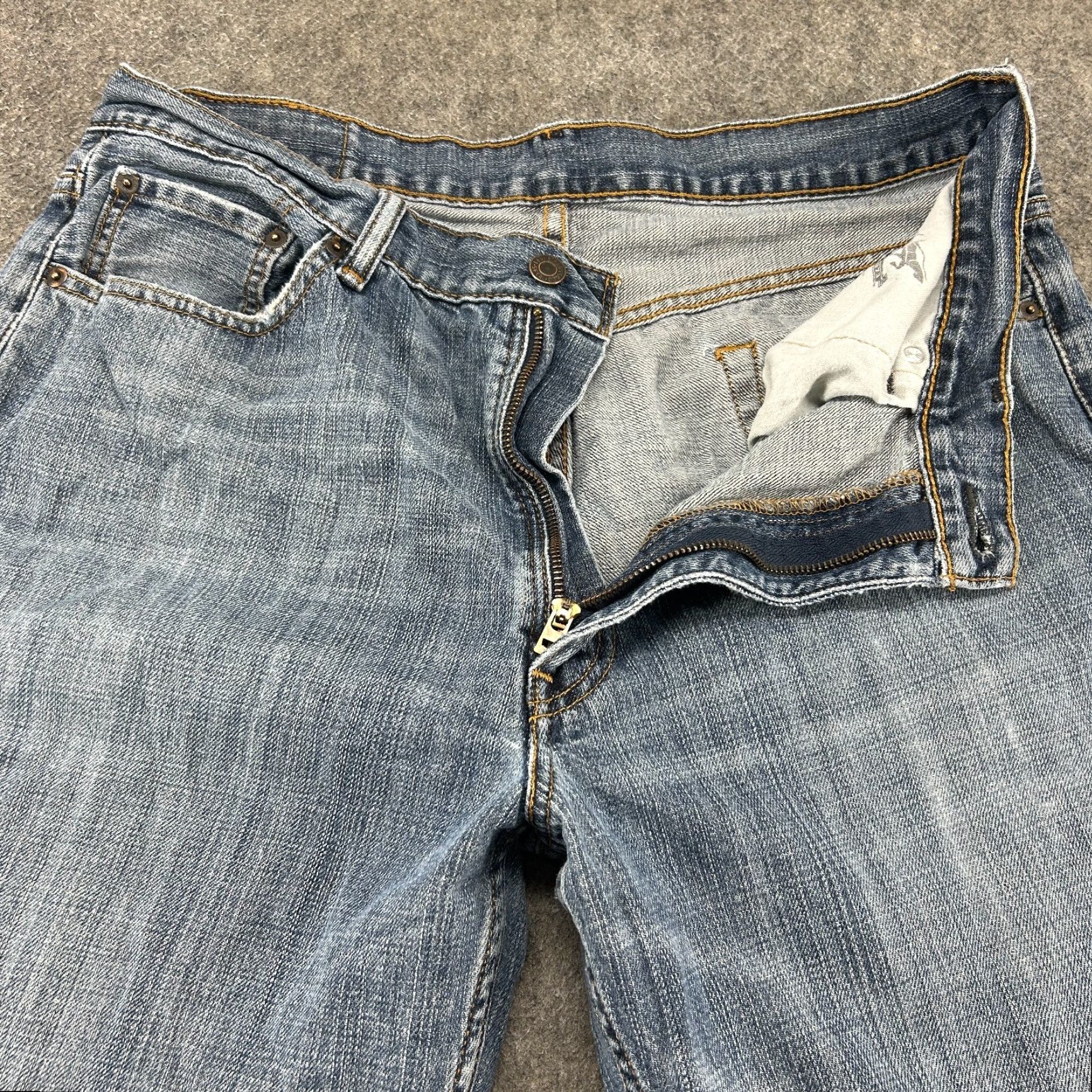 Levi's Levi's 550 Jeans Mens 36x32 Blue Relaxed Fit Straight Leg Distressed Light Wash 90s USA Jeans Mens Regular Size US 36 / EU 52 - 2 Thumbnail