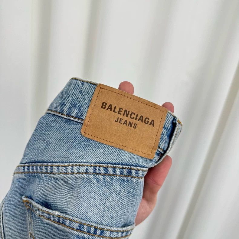Balenciaga Balenciaga Washed and destroyed jeans Size US 27 - 5 Thumbnail
