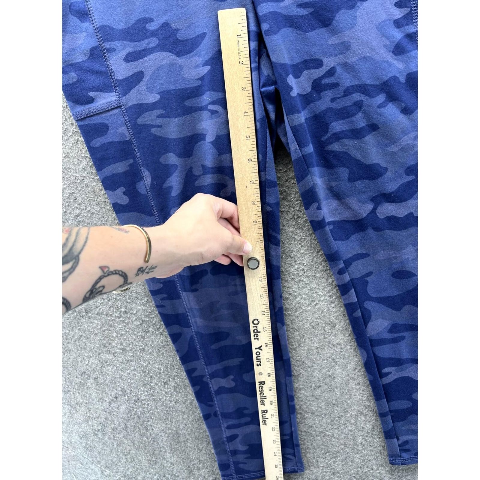 Vintage Chico's Zenergy Leggings Womens 2P Blue Camo Crop High Rise Yoga Pants Athletic Shirt Shirt? Size 26" / US 2 / IT 38 - 2 Thumbnail