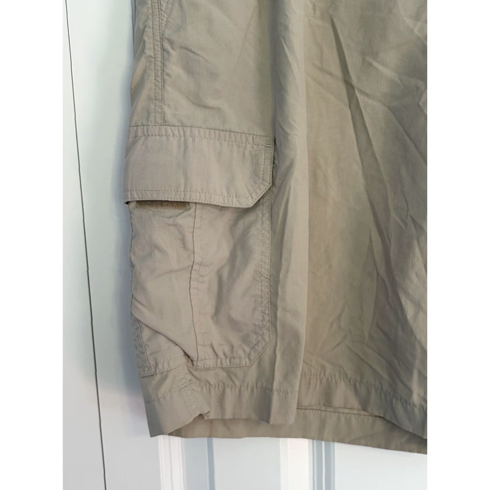 Vintage VINTAGE? No — Mens Columbia Shorts Omni Shade Sun Protection Beige 11" Inseam size 38w Size US 38 / EU 54 - 3 Thumbnail