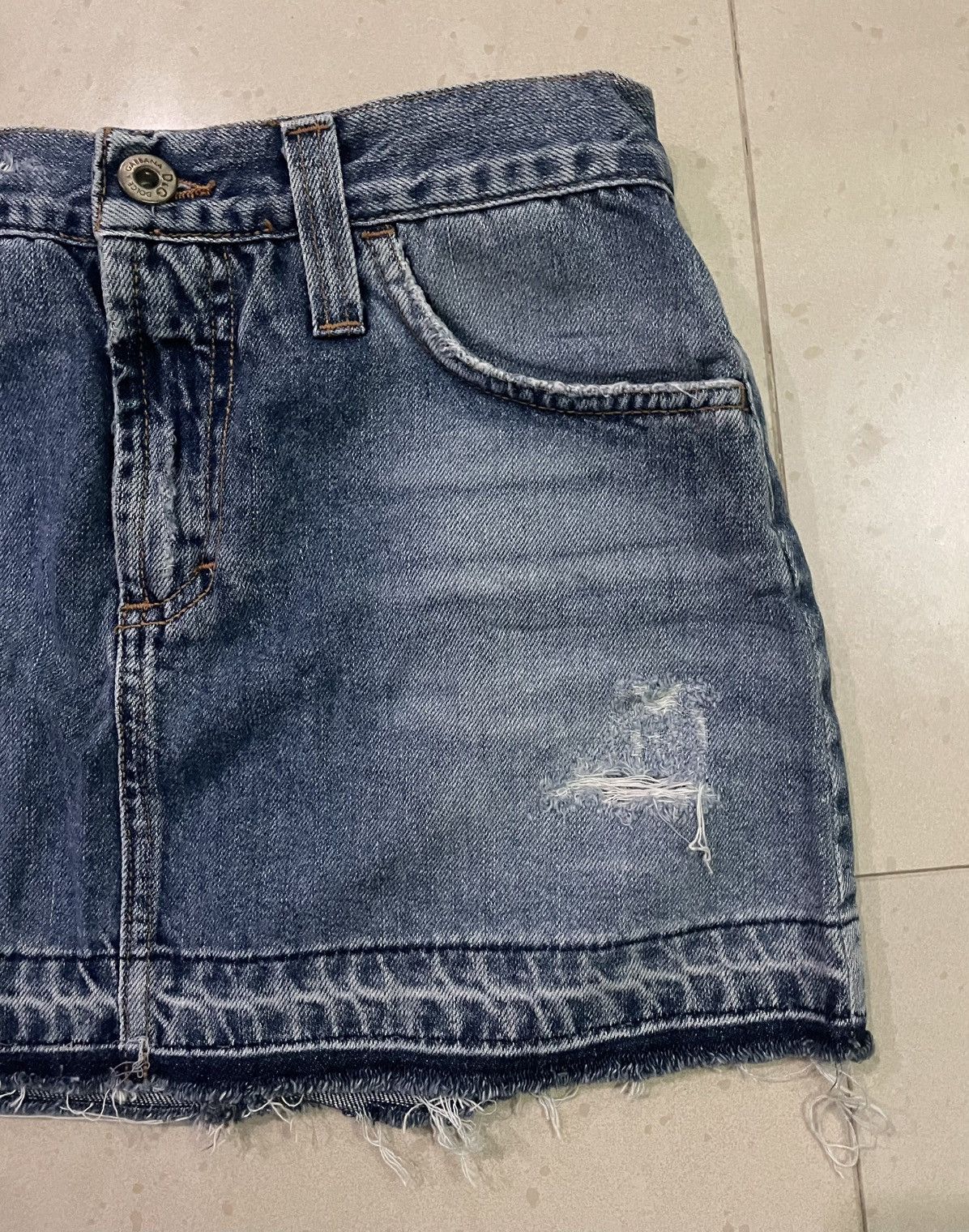 Dolce & Gabbana Dolce & Gabbana Distressed Denim Mini Skirt. Size 26" / US 2 / IT 38 - 4 Thumbnail