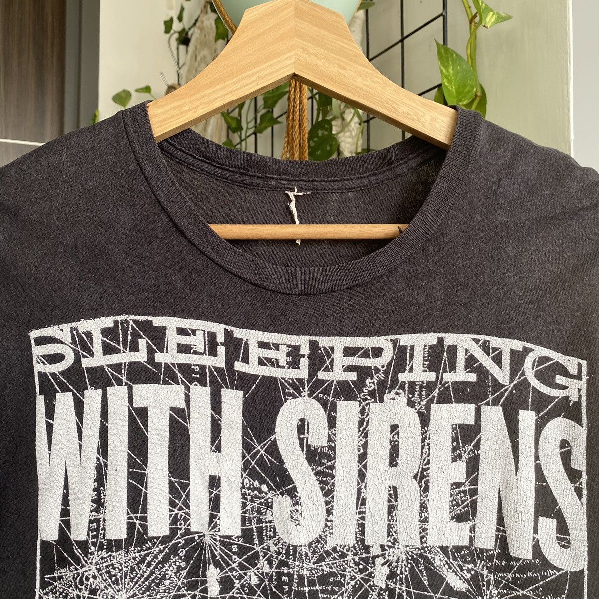 Band Tees Thrashed Faded Sleeping With Sirens Hardcore Band ERD GRUNGE Size US M / EU 48-50 / 2 - 4 Thumbnail