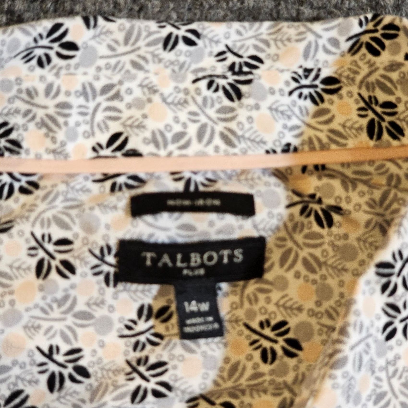 Talbots Talbots Shirt Women 14W Gray Floral Long Sleeve Lightweight Casual Career Button-Up Adult Regular XS? Size XL / US 12-14 / IT 48-50 - 3 Thumbnail