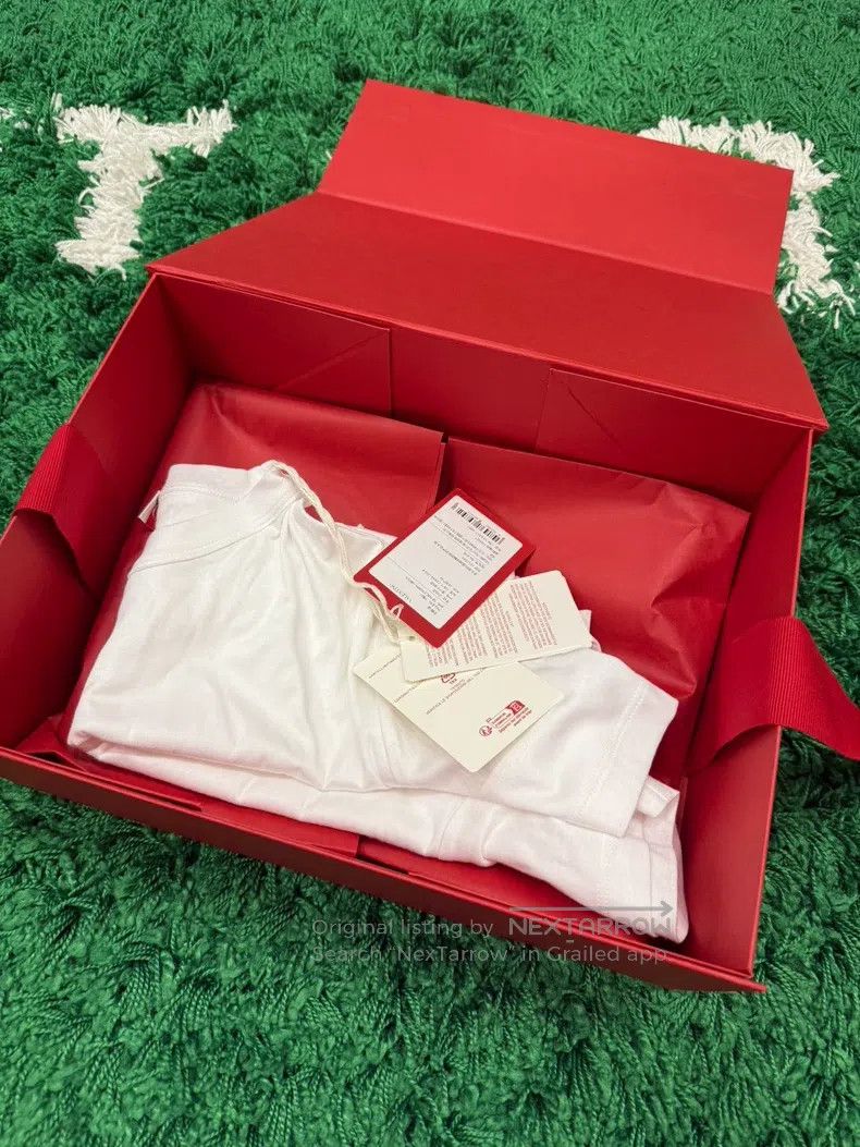 Valentino Valentino White Crew Neck Short Sleeve with Front V Gold L Size US S / EU 44-46 / 1 - 6 Thumbnail