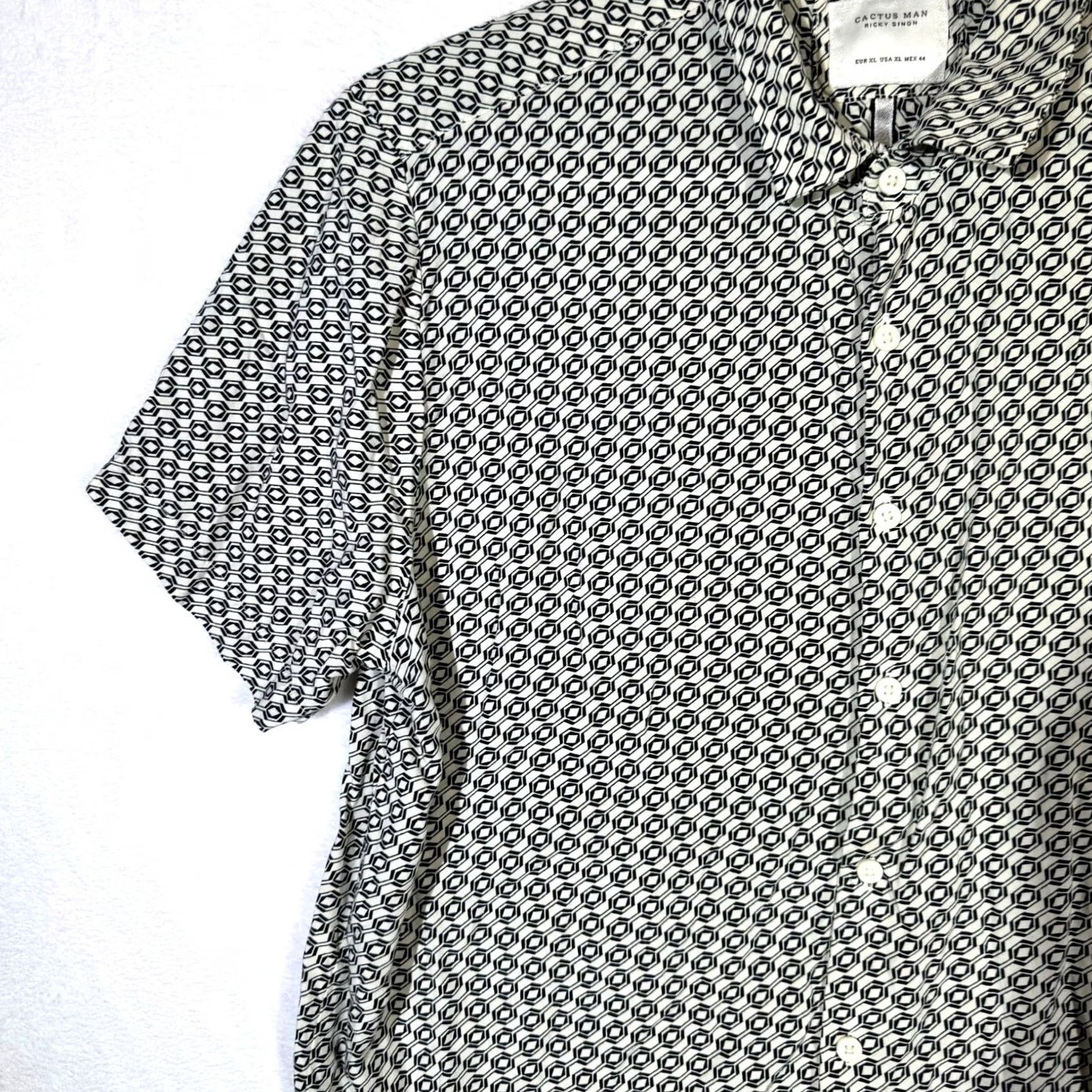 Vintage Cactus Man Shirt XL Cream Geometric Short Sleeve 100% Viscose Button-Up Slim Chest 44" Mens Size US XL / EU 56 / 4 - 4 Thumbnail