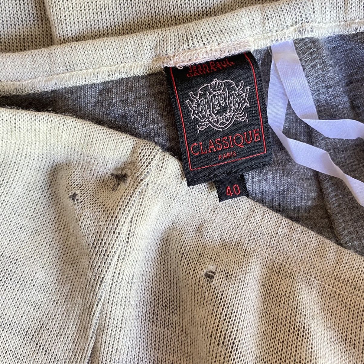 Jean Paul Gaultier Jean Paul Gaultier Light Grey Knit A-Line Skirt Size 27" / US 4 / IT 40 - 12 Thumbnail